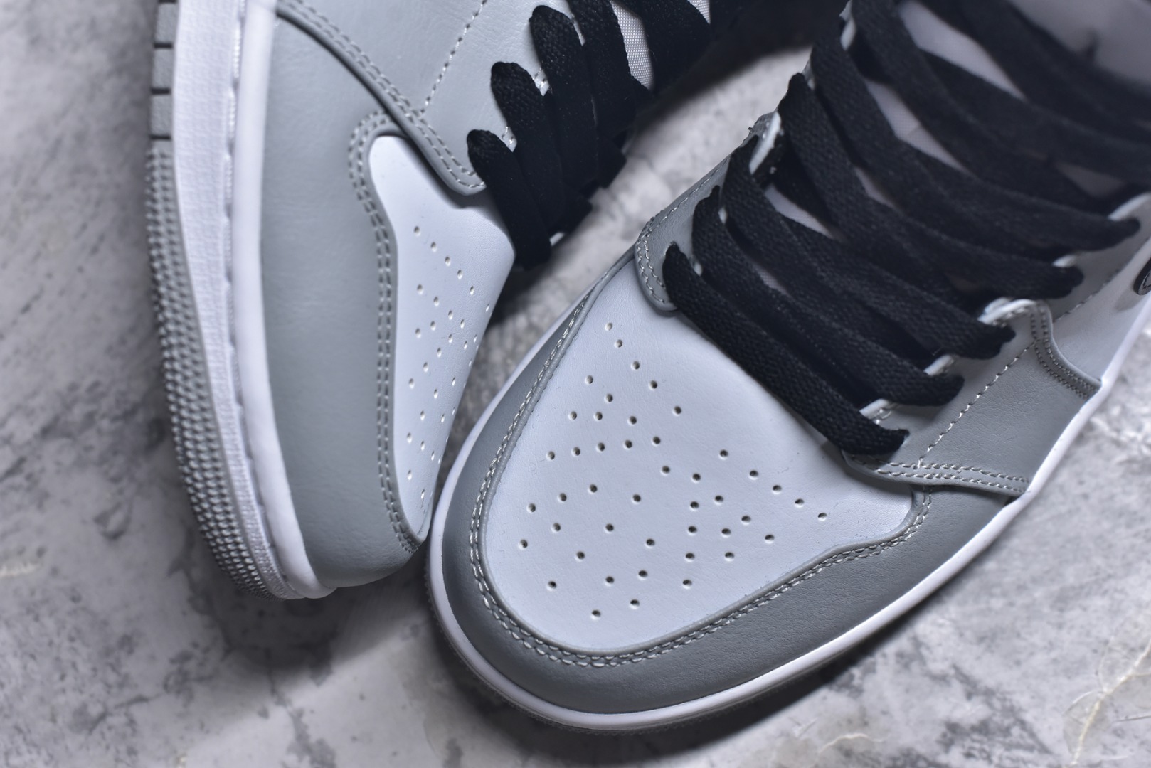 图片[8]-#Air Jordan AJ1 High 高帮全系列 性价比批次 原盒原配 大厂出品 原厂楦头纸板数据开发 鞋型公整不松垮 采购头层皮料冲裁 高整洁度 上脚原汁原味的公司货既视感 原底独立模具 中底四线拉帮完美走线 原模大底咬花 实拍调校N版已经零色差零失真 百分百还原实物色彩所见即所得 不存在货不对板色差等低级问题 选购参考实物拍摄 不混卖不参货 只用心做好货严格选品 承诺混一赔十 尺码：36 36.5 37.5 38 38.5 39 40 40.5 41 42 42.5 43 44 44.5 45-选品中心