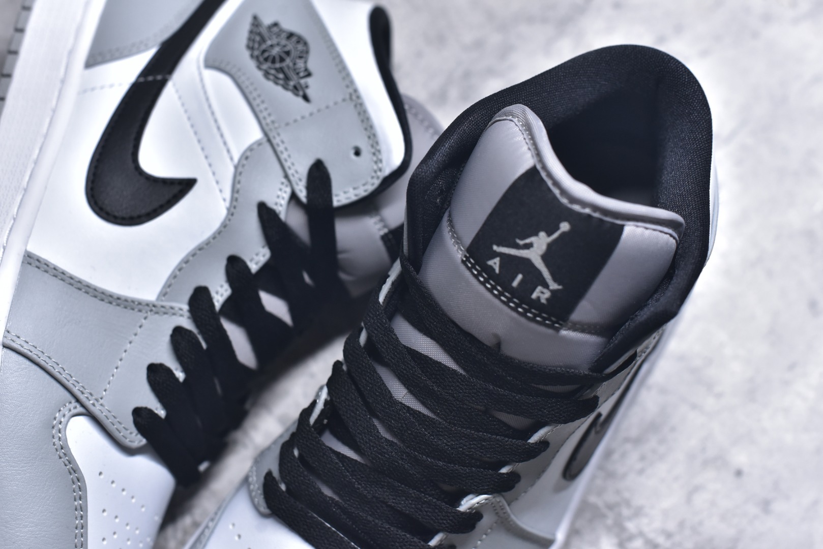 图片[9]-#Air Jordan AJ1 High 高帮全系列 性价比批次 原盒原配 大厂出品 原厂楦头纸板数据开发 鞋型公整不松垮 采购头层皮料冲裁 高整洁度 上脚原汁原味的公司货既视感 原底独立模具 中底四线拉帮完美走线 原模大底咬花 实拍调校N版已经零色差零失真 百分百还原实物色彩所见即所得 不存在货不对板色差等低级问题 选购参考实物拍摄 不混卖不参货 只用心做好货严格选品 承诺混一赔十 尺码：36 36.5 37.5 38 38.5 39 40 40.5 41 42 42.5 43 44 44.5 45-选品中心