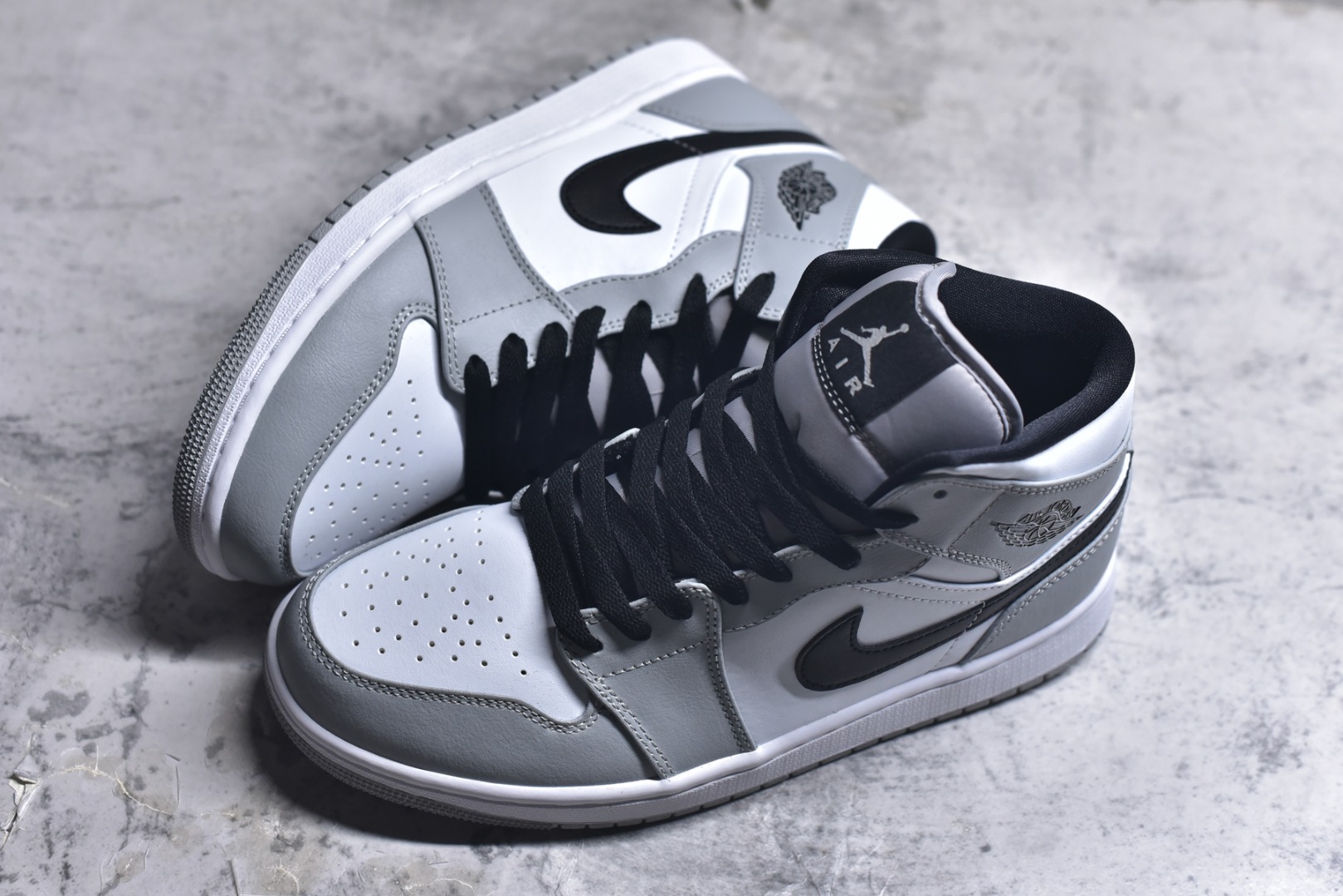 图片[7]-#Air Jordan AJ1 High 高帮全系列 性价比批次 原盒原配 大厂出品 原厂楦头纸板数据开发 鞋型公整不松垮 采购头层皮料冲裁 高整洁度 上脚原汁原味的公司货既视感 原底独立模具 中底四线拉帮完美走线 原模大底咬花 实拍调校N版已经零色差零失真 百分百还原实物色彩所见即所得 不存在货不对板色差等低级问题 选购参考实物拍摄 不混卖不参货 只用心做好货严格选品 承诺混一赔十 尺码：36 36.5 37.5 38 38.5 39 40 40.5 41 42 42.5 43 44 44.5 45-选品中心