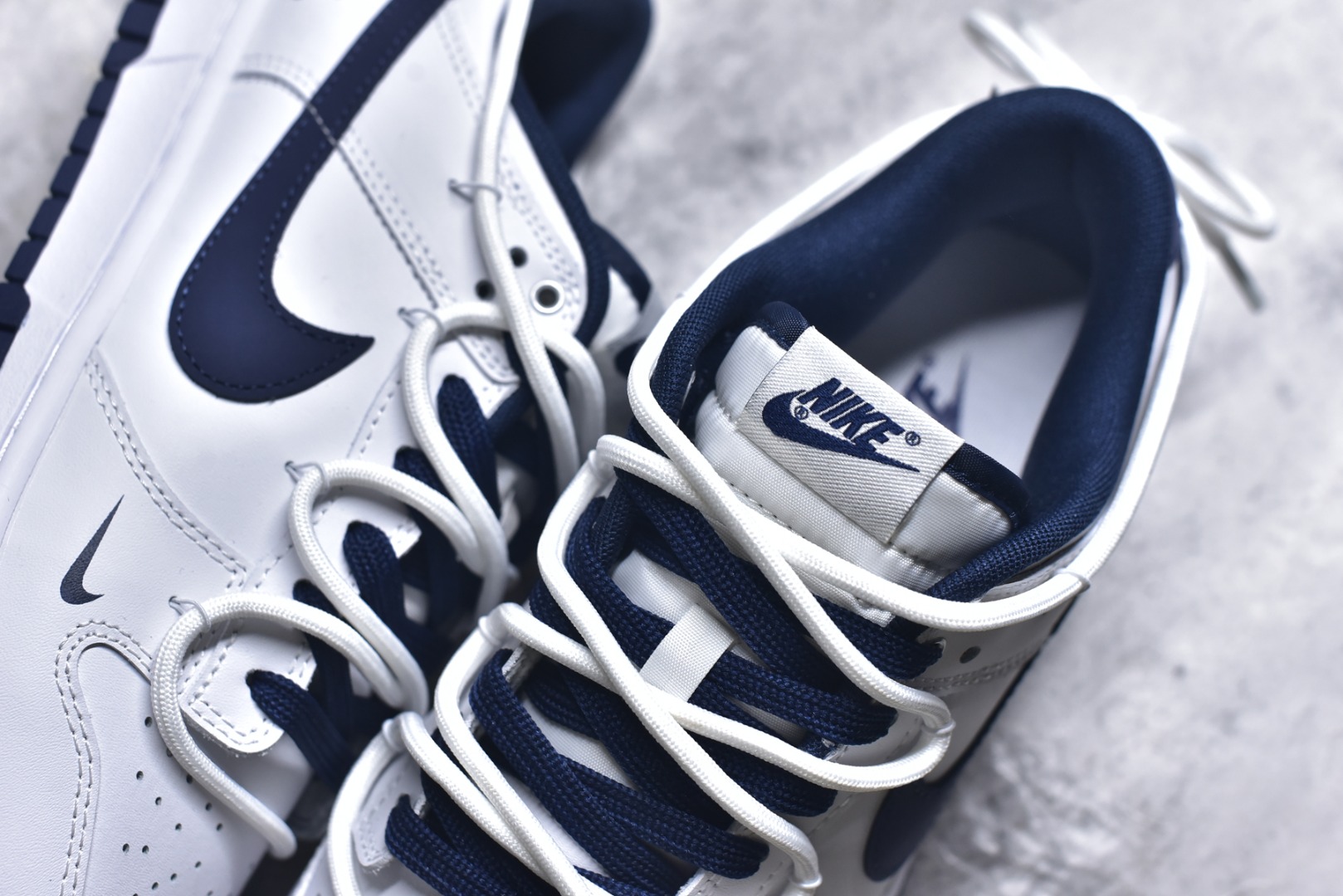 图片[9]-#NIKE DUNK SB LOW 骐麟 定制Dunk SB顾名思义，具有经典的Dunk血缘，又注入了更多的时尚元素。相较于普通的Dunk滑板鞋，改良版的Dunk SB加厚了鞋舌的填充，使舒适性大大提升，同时也更方便穿脱；中底部分则加入了脚感柔软舒适Zoom Air气垫，有效吸收滑板等极限运动在落地时带来的冲击力，为街头运动者们提供更好的保护 货号：WB0620 118 尺码：40 40.5 41 42 42.5 43 44 45 46-选品中心