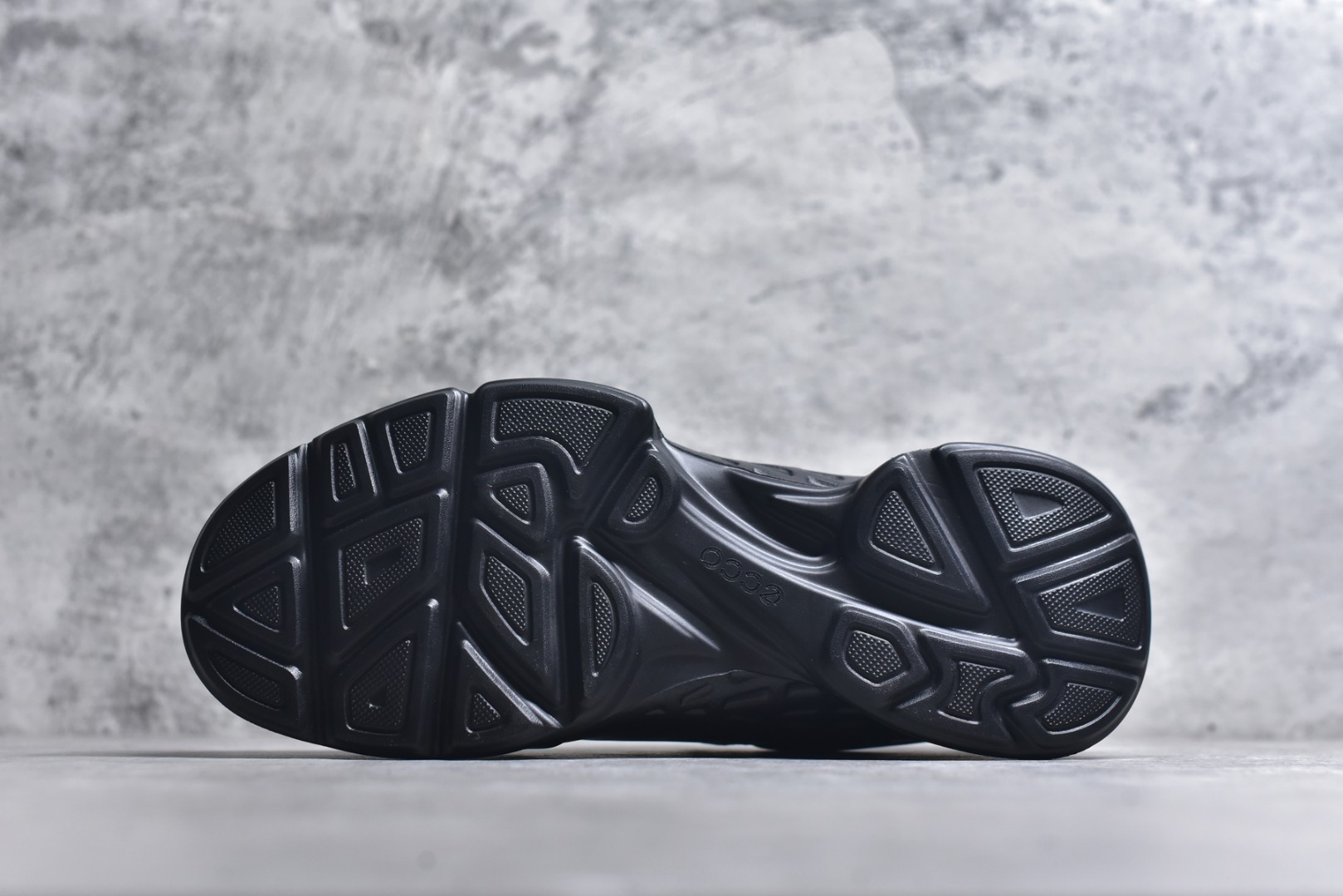 图片[6]-#ECCO爱步跑步鞋百搭舒适 秋冬新款厚底休闲运动鞋男鞋 灵动系列 黄景瑜同款 品质牛皮鞋面，轻盈柔韧 具有良好的透气性 细腻柔软 简约系带设计 可自由调节松紧 贴合脚型 PU泡沫橡胶大底 抓地力强 具有良好的防滑耐磨性 时尚简约 休闲百搭 尺码：38 39 40 41 42 43 44 （皮鞋码）-选品中心