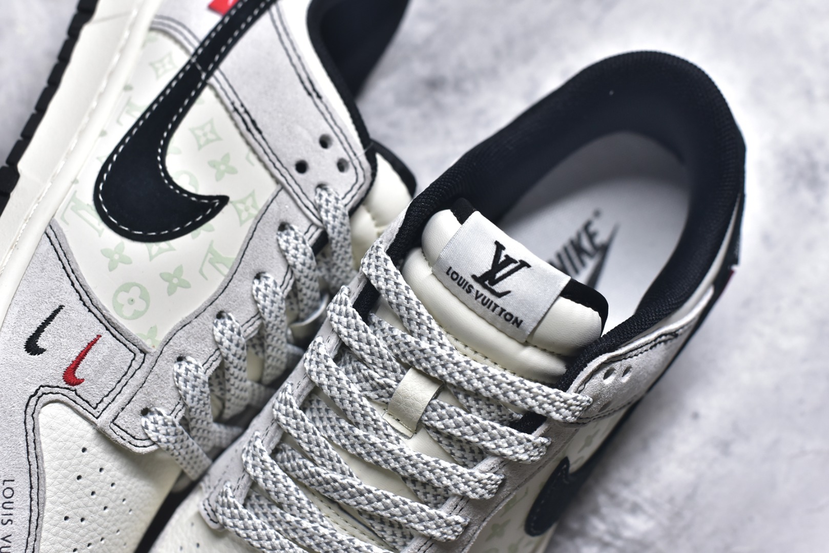 图片[9]-#海外爆款限量发售！Nike SB Dunk Low“LV联名——灰猪八红黑小勾” 周年高端定制 低帮休闲板鞋 定制鞋盒 大厂纯原品质出货 超高清洁度 皮料切割干净无任何毛边 细节完美 货号：CX5050-Y11 尺码：36 36.5 37.5 38 38.5 39 40 40.5 41 42 42.5 43 44 44.5 45-选品中心