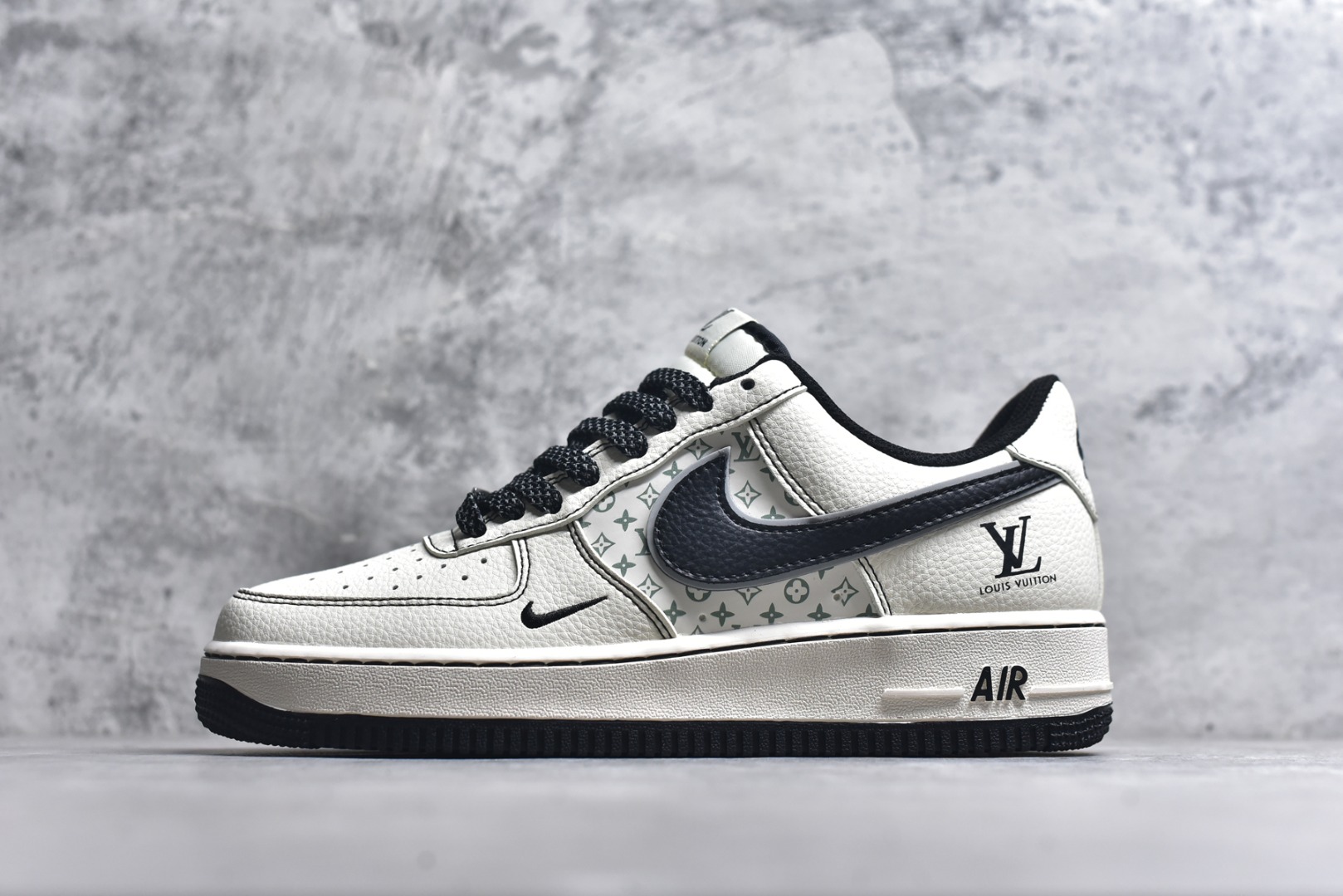 #海外爆款限量发售！公司级Nike Air Force 1 \'07 Low “LV联名——印花米黑勾”空军一号 高端定制 低帮 运动鞋 休闲鞋 折边针车 工艺难度大 原楦头原纸板 原装鞋盒 定制五金配件 内置全掌气垫 原厂鞋底 货号：HH7518-080 尺码：36 36.5 37.5 38 38.5 39 40 40.5 41 42 42.5 43 44 44.5 45-选品中心