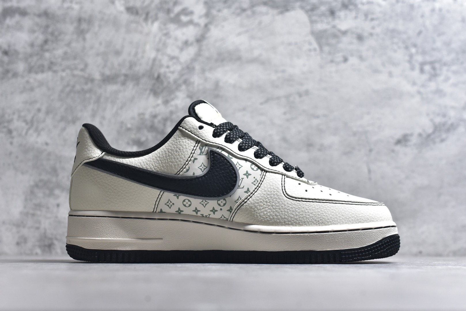图片[3]-#海外爆款限量发售！公司级Nike Air Force 1 \’07 Low “LV联名——印花米黑勾”空军一号 高端定制 低帮 运动鞋 休闲鞋 折边针车 工艺难度大 原楦头原纸板 原装鞋盒 定制五金配件 内置全掌气垫 原厂鞋底 货号：HH7518-080 尺码：36 36.5 37.5 38 38.5 39 40 40.5 41 42 42.5 43 44 44.5 45-选品中心
