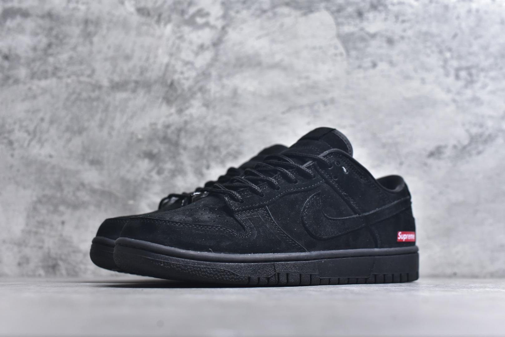 图片[2]-#海外爆款限量发售！高端定制Nike SB Dunk Low “Superme联名——黑色猪八” 高端定制 低帮休闲板鞋 定制鞋盒 大厂纯原品质出货 超高清洁度 皮料切割干净无任何毛边 细节完美 货号：SD8888-004 尺码：36 36.5 37.5 38 38.5 39 40 40.5 41 42 42.5 43 44 44.5 45-选品中心