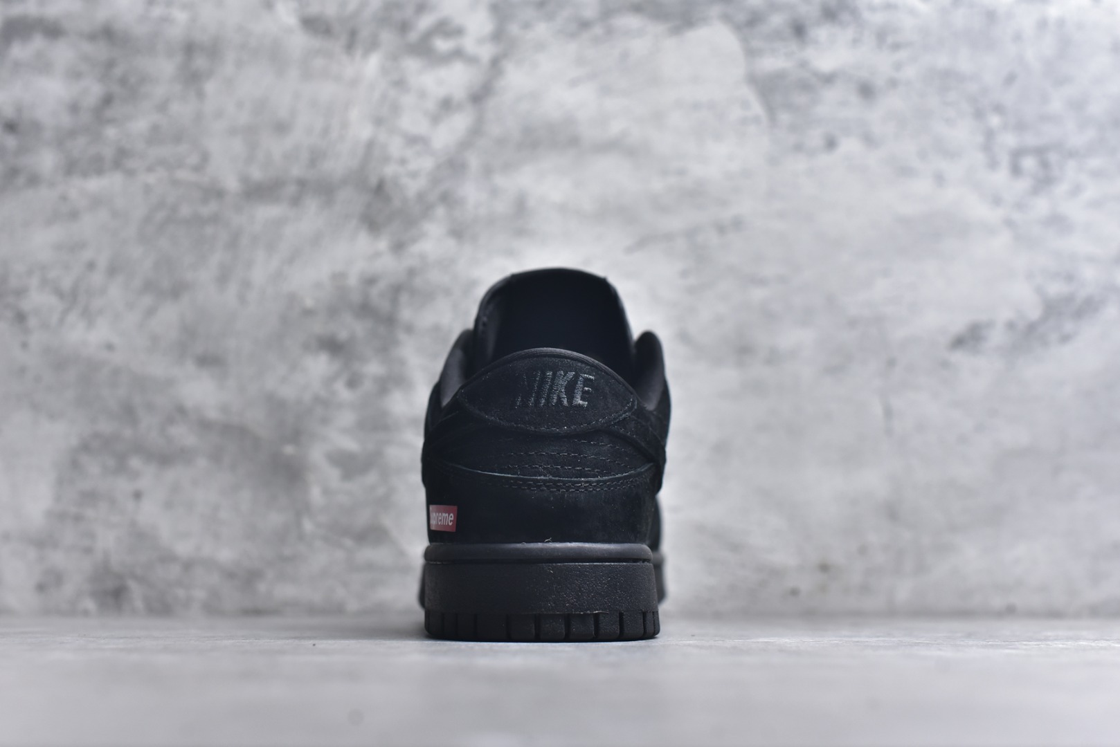 图片[5]-#海外爆款限量发售！高端定制Nike SB Dunk Low “Superme联名——黑色猪八” 高端定制 低帮休闲板鞋 定制鞋盒 大厂纯原品质出货 超高清洁度 皮料切割干净无任何毛边 细节完美 货号：SD8888-004 尺码：36 36.5 37.5 38 38.5 39 40 40.5 41 42 42.5 43 44 44.5 45-选品中心