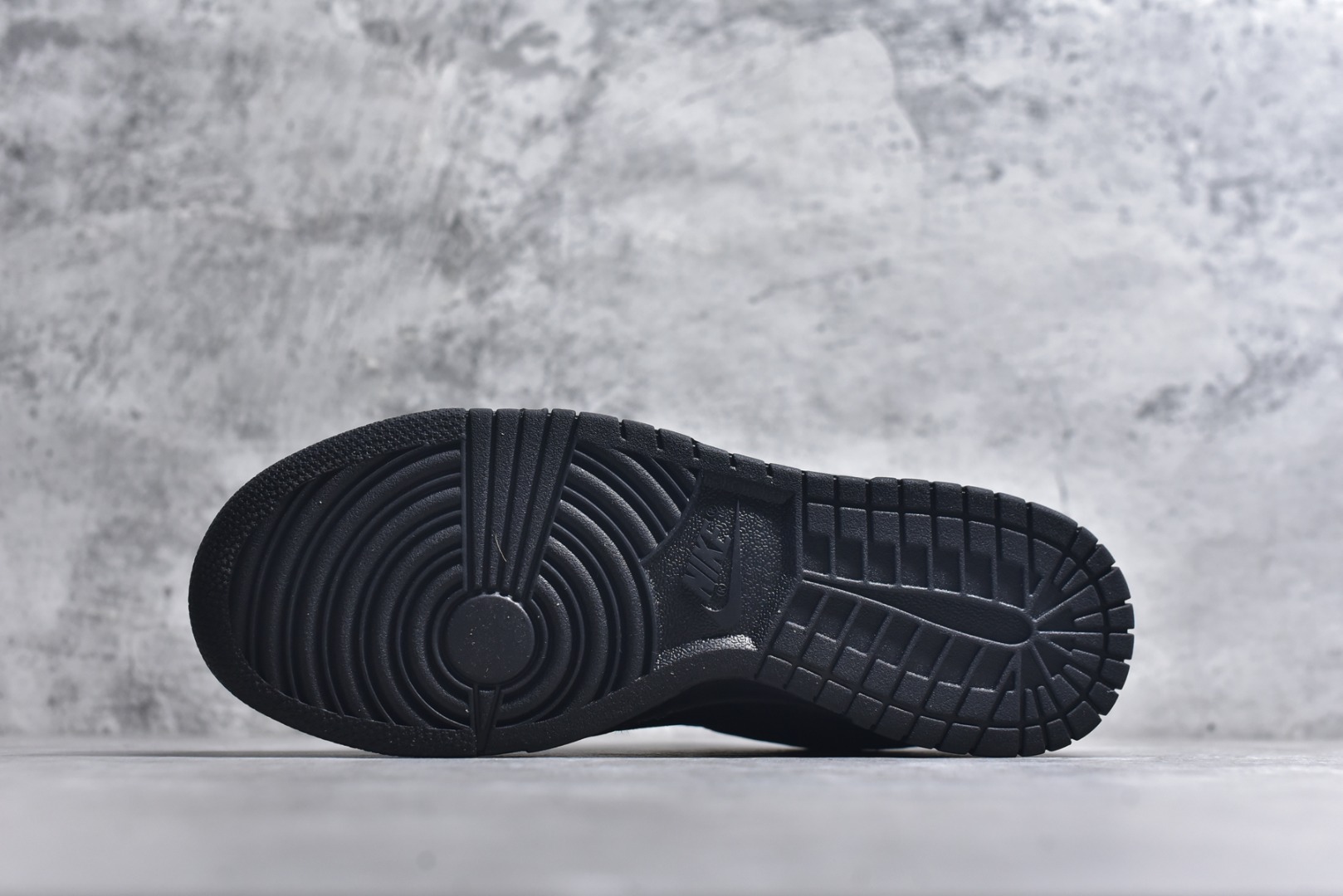 图片[6]-#海外爆款限量发售！高端定制Nike SB Dunk Low “Superme联名——黑色猪八” 高端定制 低帮休闲板鞋 定制鞋盒 大厂纯原品质出货 超高清洁度 皮料切割干净无任何毛边 细节完美 货号：SD8888-004 尺码：36 36.5 37.5 38 38.5 39 40 40.5 41 42 42.5 43 44 44.5 45-选品中心