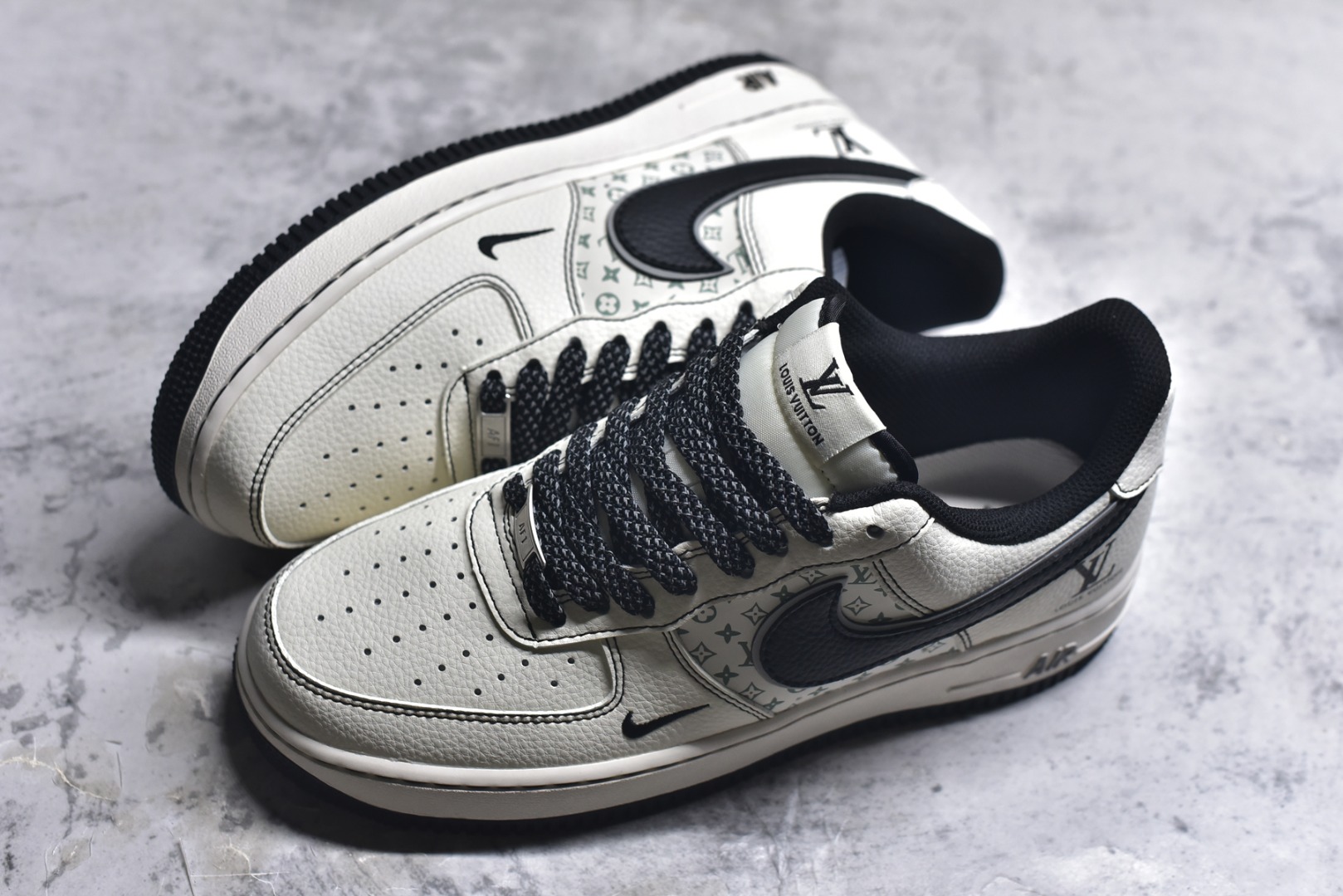 图片[7]-#海外爆款限量发售！公司级Nike Air Force 1 \’07 Low “LV联名——印花米黑勾”空军一号 高端定制 低帮 运动鞋 休闲鞋 折边针车 工艺难度大 原楦头原纸板 原装鞋盒 定制五金配件 内置全掌气垫 原厂鞋底 货号：HH7518-080 尺码：36 36.5 37.5 38 38.5 39 40 40.5 41 42 42.5 43 44 44.5 45-选品中心