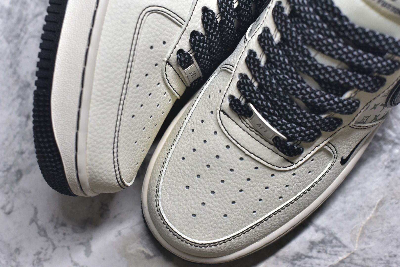 图片[8]-#海外爆款限量发售！公司级Nike Air Force 1 \’07 Low “LV联名——印花米黑勾”空军一号 高端定制 低帮 运动鞋 休闲鞋 折边针车 工艺难度大 原楦头原纸板 原装鞋盒 定制五金配件 内置全掌气垫 原厂鞋底 货号：HH7518-080 尺码：36 36.5 37.5 38 38.5 39 40 40.5 41 42 42.5 43 44 44.5 45-选品中心