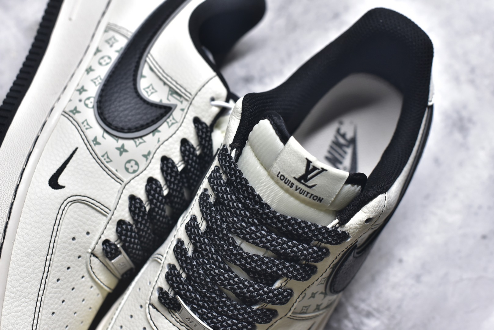 图片[9]-#海外爆款限量发售！公司级Nike Air Force 1 \’07 Low “LV联名——印花米黑勾”空军一号 高端定制 低帮 运动鞋 休闲鞋 折边针车 工艺难度大 原楦头原纸板 原装鞋盒 定制五金配件 内置全掌气垫 原厂鞋底 货号：HH7518-080 尺码：36 36.5 37.5 38 38.5 39 40 40.5 41 42 42.5 43 44 44.5 45-选品中心