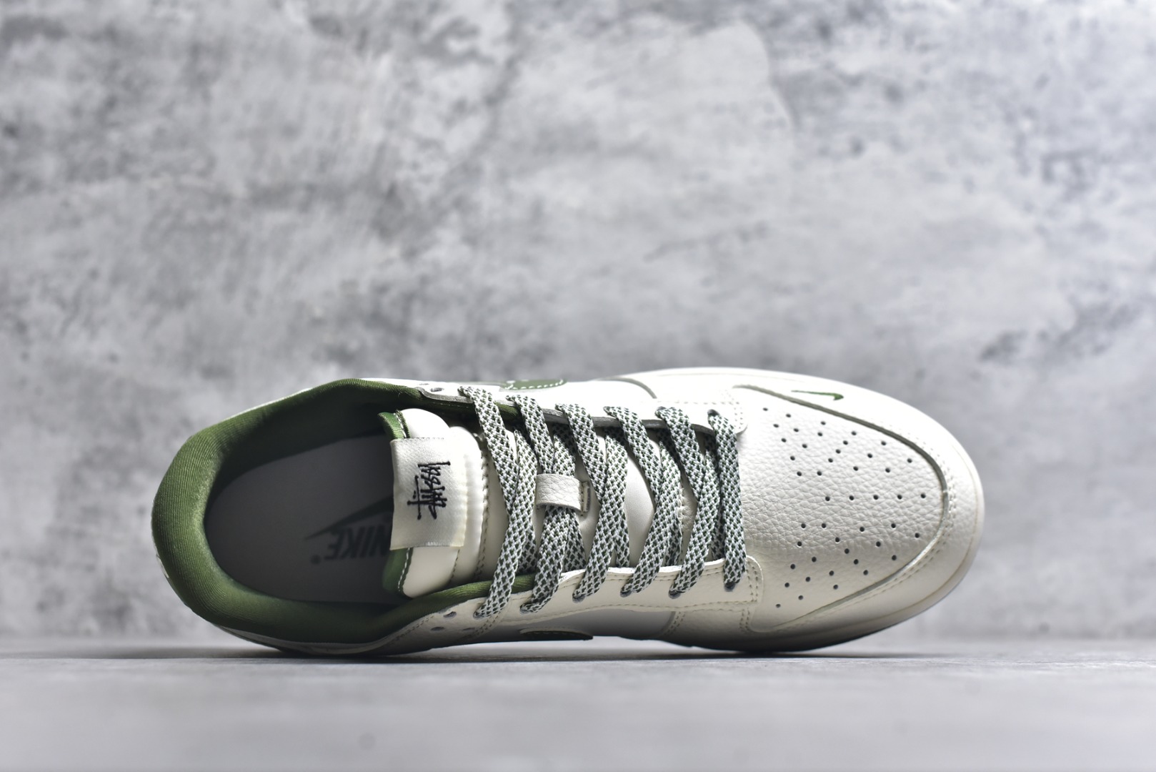 图片[4]-#海外爆款限量发售！Nike SB Dunk Low“斯图西联名——泼墨绿勾” 周年高端定制 低帮休闲板鞋 定制鞋盒 大厂纯原品质出货 超高清洁度 皮料切割干净无任何毛边 细节完美 货号：XS6089-608 尺码：36 36.5 37.5 38 38.5 39 40 40.5 41 42 42.5 43 44 44.5 45-选品中心