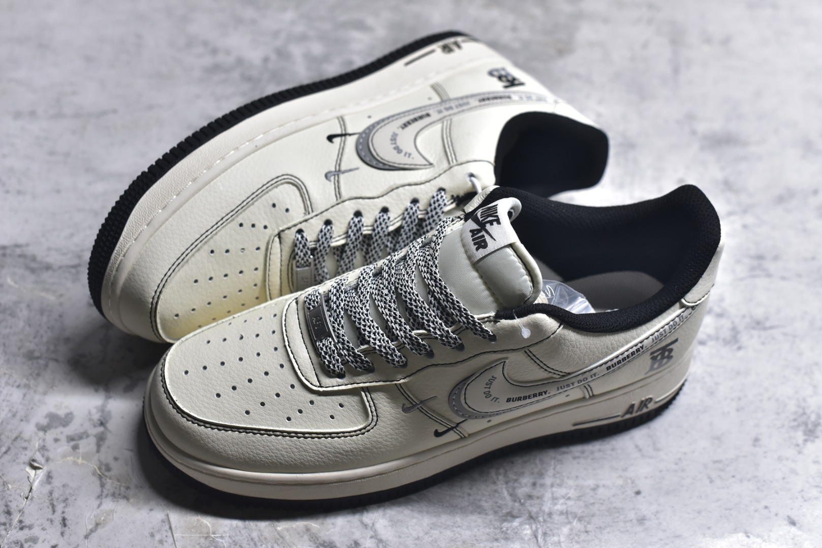 图片[7]-#海外限量发售！公司级NIke Air Force 1 \’07 Low “巴宝莉联名——米黑灰电绣”空军一号 低帮 运动鞋 休闲鞋 折边针车 工艺难度大 原楦头原纸板 原装鞋盒 定制五金配件 内置全掌气垫 原厂鞋底 货号：JP8028-062 尺码：36 36.5 37.5 38 38.5 39 40 40.5 41 42 42.5 43 44 44.5 45-选品中心