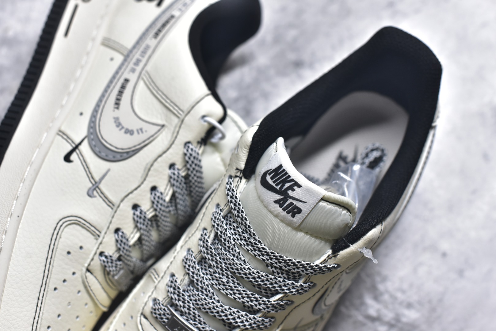 图片[9]-#海外限量发售！公司级NIke Air Force 1 \’07 Low “巴宝莉联名——米黑灰电绣”空军一号 低帮 运动鞋 休闲鞋 折边针车 工艺难度大 原楦头原纸板 原装鞋盒 定制五金配件 内置全掌气垫 原厂鞋底 货号：JP8028-062 尺码：36 36.5 37.5 38 38.5 39 40 40.5 41 42 42.5 43 44 44.5 45-选品中心