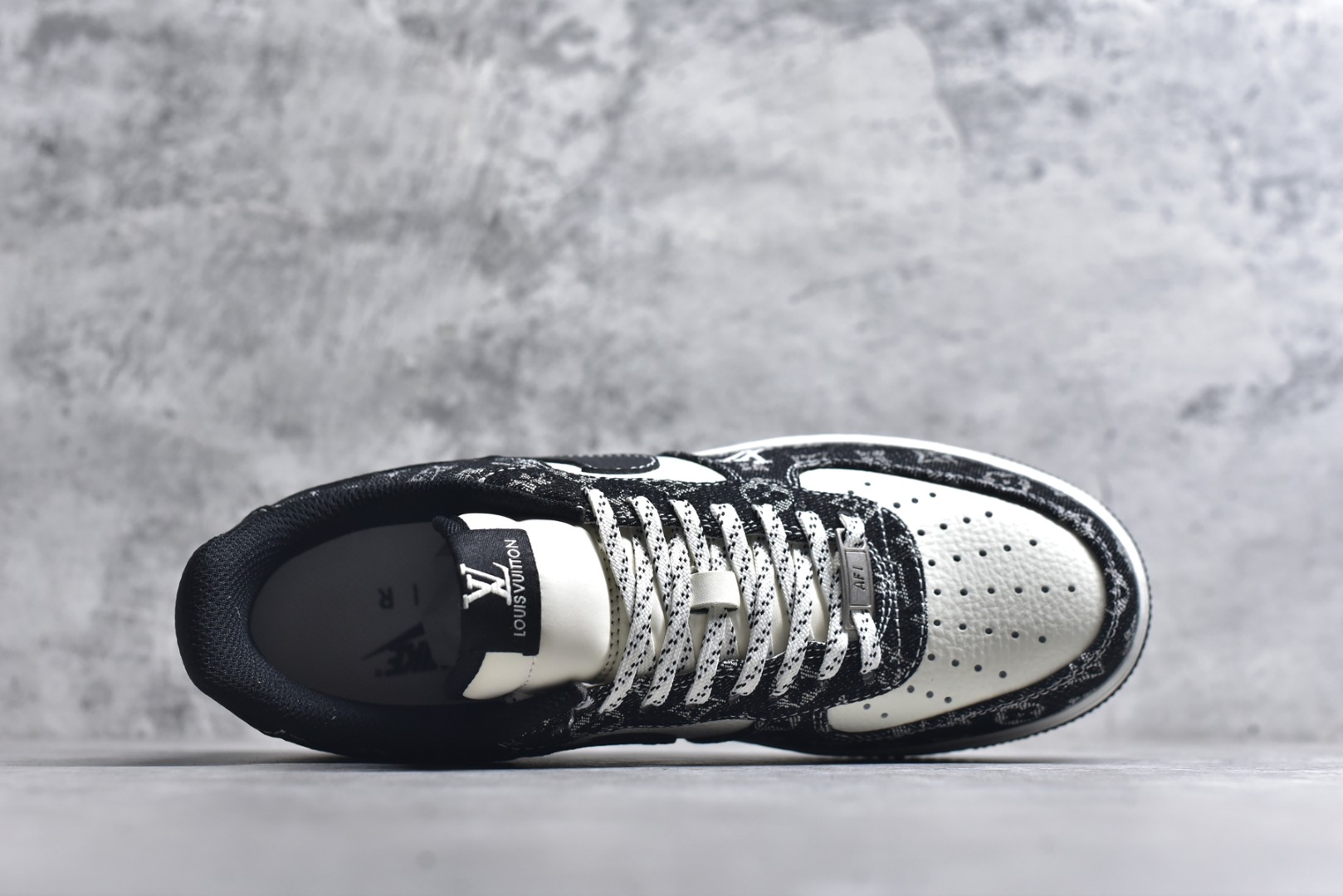 图片[4]-#海外限量发售！公司级NIke Air Force 1 \’07 Low “LV联名–白黑牛仔” 空军一号低帮 运动鞋 休闲鞋 折边针车 工艺难度大 原楦头原纸板 高端定制鞋盒 原厂鞋底 超高清洁度 细节完美 货号：NH0601-579 尺码：36 36.5 37.5 38 38.5 39 40 40.5 41 42 42.5 43 44 44.5 45-选品中心