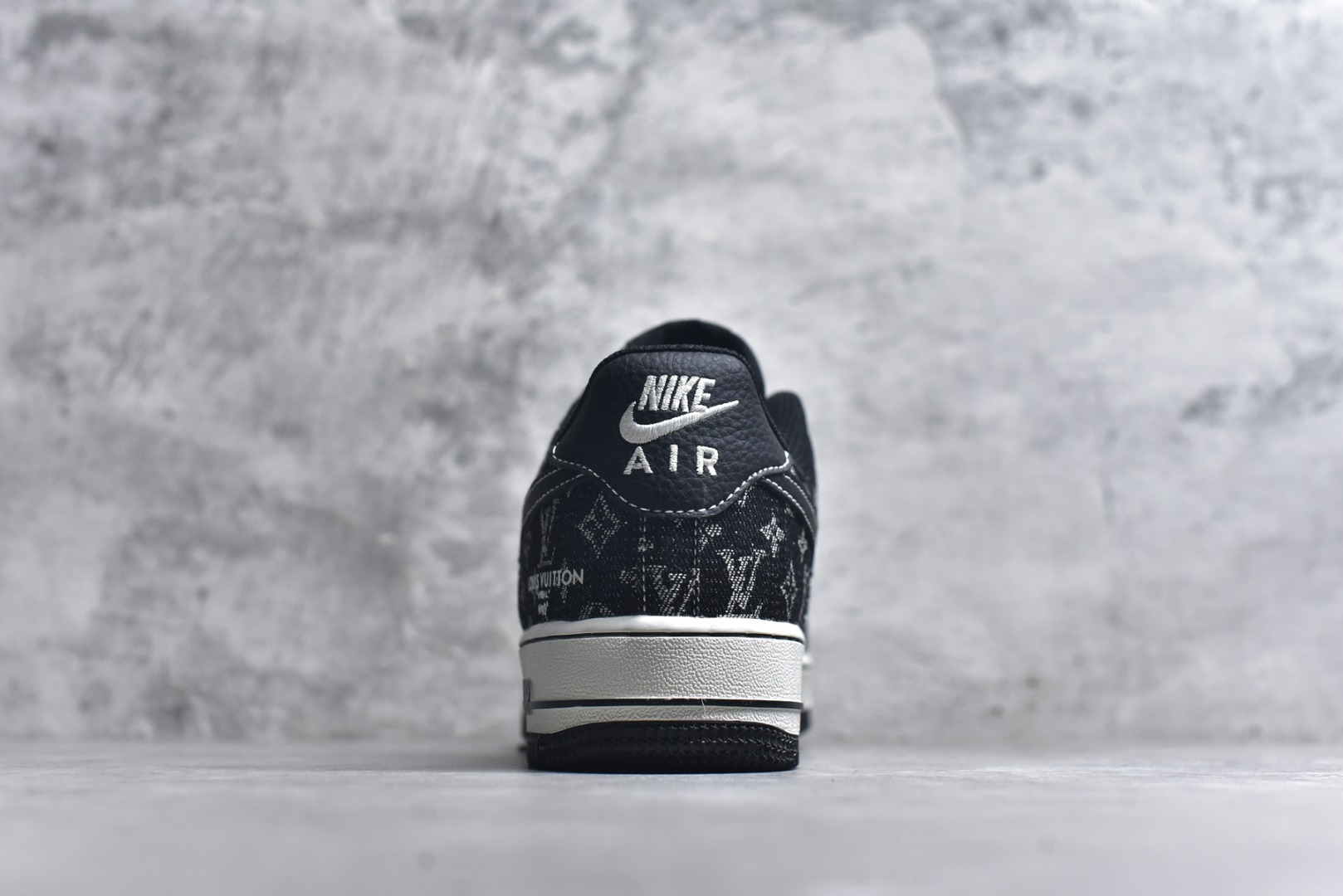 图片[5]-#海外限量发售！公司级NIke Air Force 1 \’07 Low “LV联名–白黑牛仔” 空军一号低帮 运动鞋 休闲鞋 折边针车 工艺难度大 原楦头原纸板 高端定制鞋盒 原厂鞋底 超高清洁度 细节完美 货号：NH0601-579 尺码：36 36.5 37.5 38 38.5 39 40 40.5 41 42 42.5 43 44 44.5 45-选品中心