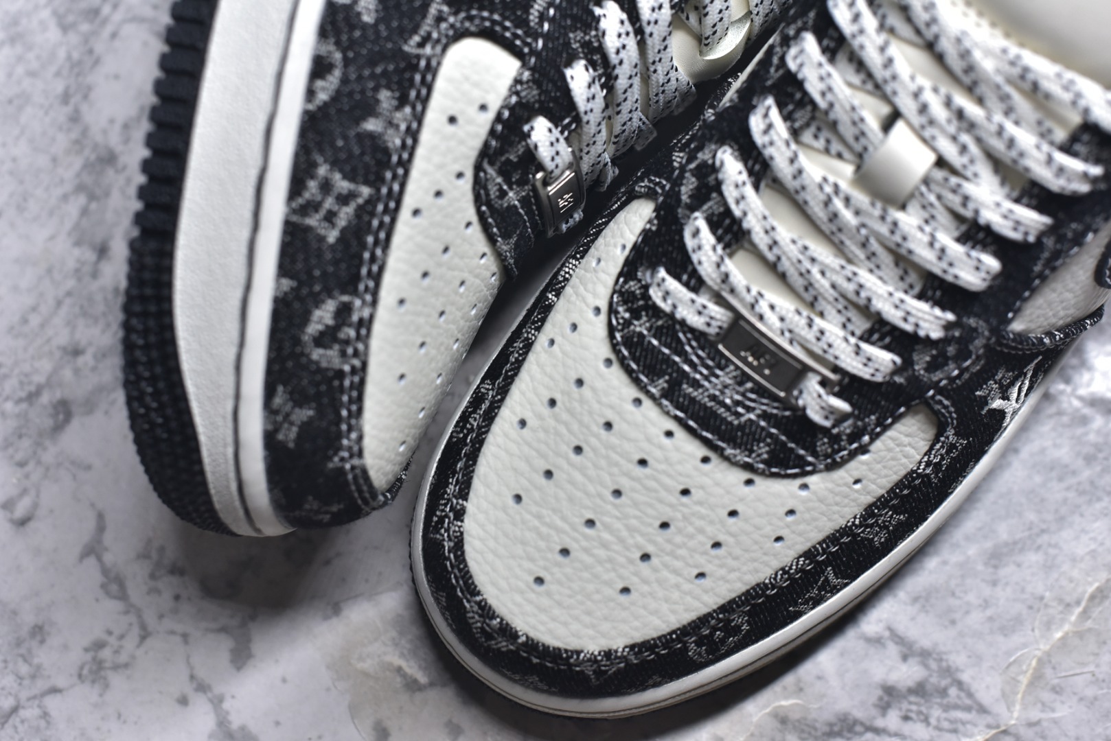 图片[8]-#海外限量发售！公司级NIke Air Force 1 \’07 Low “LV联名–白黑牛仔” 空军一号低帮 运动鞋 休闲鞋 折边针车 工艺难度大 原楦头原纸板 高端定制鞋盒 原厂鞋底 超高清洁度 细节完美 货号：NH0601-579 尺码：36 36.5 37.5 38 38.5 39 40 40.5 41 42 42.5 43 44 44.5 45-选品中心