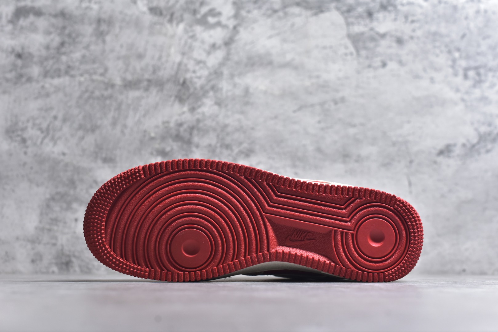 图片[6]-#海外限量发售！公司级NIke Air Force 1 \’07 Low “马年联名——红马”空军一号 低帮 运动鞋 休闲鞋 折边针车 工艺难度大 原楦头原纸板 原装鞋盒 定制五金配件 内置全掌气垫 原厂鞋底 货号：XL1979-133 尺码：36 36.5 37.5 38 38.5 39 40 40.5 41 42 42.5 43 44 44.5 45-选品中心