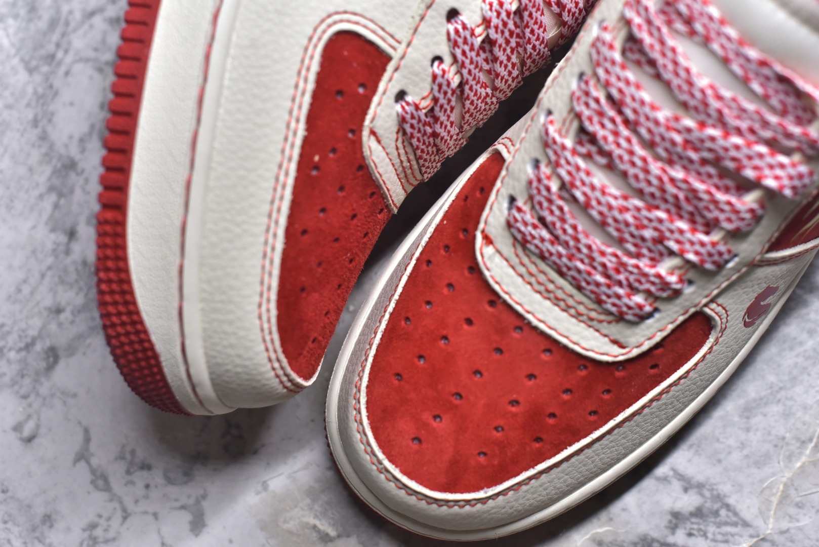 图片[8]-#海外限量发售！公司级NIke Air Force 1 \’07 Low “马年联名——红马”空军一号 低帮 运动鞋 休闲鞋 折边针车 工艺难度大 原楦头原纸板 原装鞋盒 定制五金配件 内置全掌气垫 原厂鞋底 货号：XL1979-133 尺码：36 36.5 37.5 38 38.5 39 40 40.5 41 42 42.5 43 44 44.5 45-选品中心