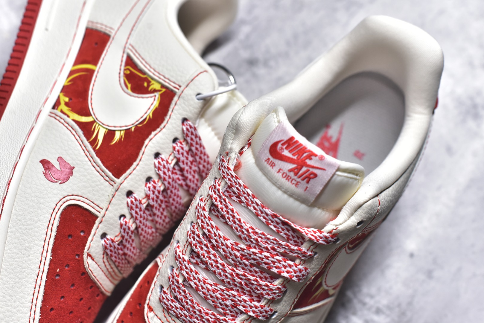 图片[9]-#海外限量发售！公司级NIke Air Force 1 \’07 Low “马年联名——红马”空军一号 低帮 运动鞋 休闲鞋 折边针车 工艺难度大 原楦头原纸板 原装鞋盒 定制五金配件 内置全掌气垫 原厂鞋底 货号：XL1979-133 尺码：36 36.5 37.5 38 38.5 39 40 40.5 41 42 42.5 43 44 44.5 45-选品中心