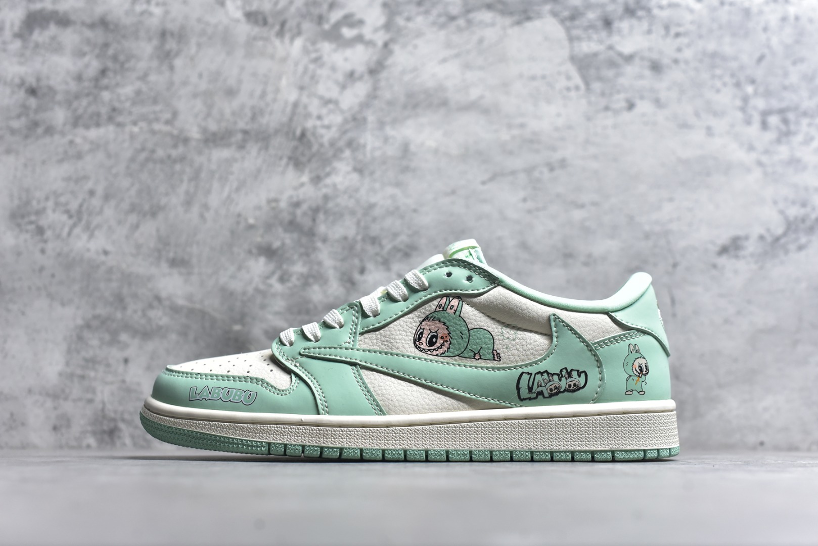 #海外爆款限量发售！ Travis Scott x Jordan 1 Low “Labubu拉布布联名” 高端定制 乔丹倒勾低帮休闲板鞋 大厂纯原品质出货 纯正版型 定制鞋盒 皮料切割干净无任何毛边 细节完美 超高清洁度 货号：DD7866-115 尺码：36 36.5 37.5 38 38.5 39 40 40.5 41 42 42.5 43 44 44.5 45-选品中心