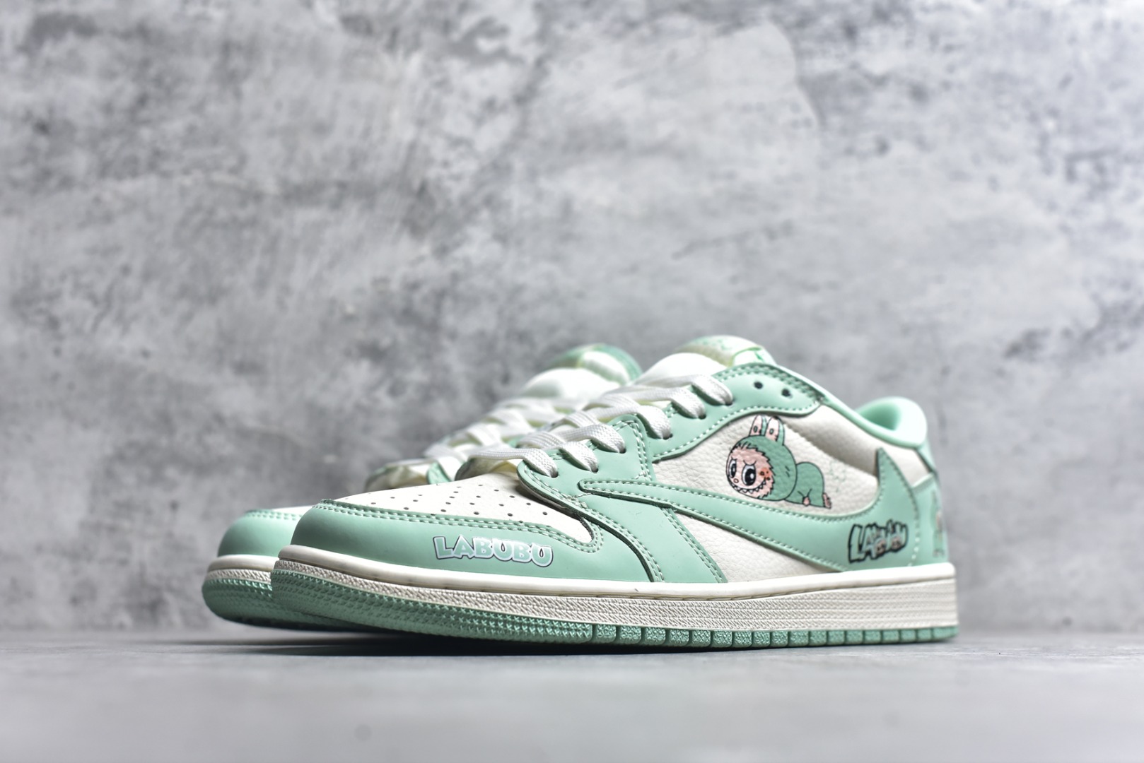 图片[2]-#海外爆款限量发售！ Travis Scott x Jordan 1 Low “Labubu拉布布联名” 高端定制 乔丹倒勾低帮休闲板鞋 大厂纯原品质出货 纯正版型 定制鞋盒 皮料切割干净无任何毛边 细节完美 超高清洁度 货号：DD7866-115 尺码：36 36.5 37.5 38 38.5 39 40 40.5 41 42 42.5 43 44 44.5 45-选品中心