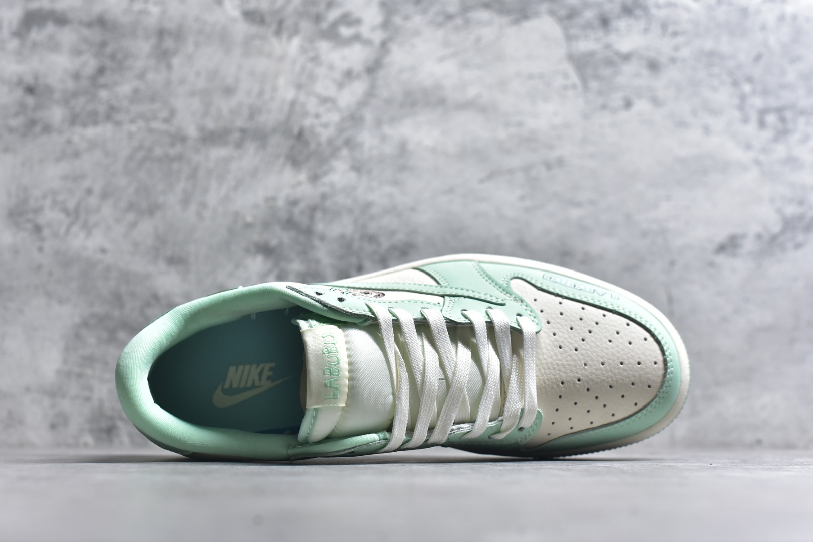 图片[4]-#海外爆款限量发售！ Travis Scott x Jordan 1 Low “Labubu拉布布联名” 高端定制 乔丹倒勾低帮休闲板鞋 大厂纯原品质出货 纯正版型 定制鞋盒 皮料切割干净无任何毛边 细节完美 超高清洁度 货号：DD7866-115 尺码：36 36.5 37.5 38 38.5 39 40 40.5 41 42 42.5 43 44 44.5 45-选品中心