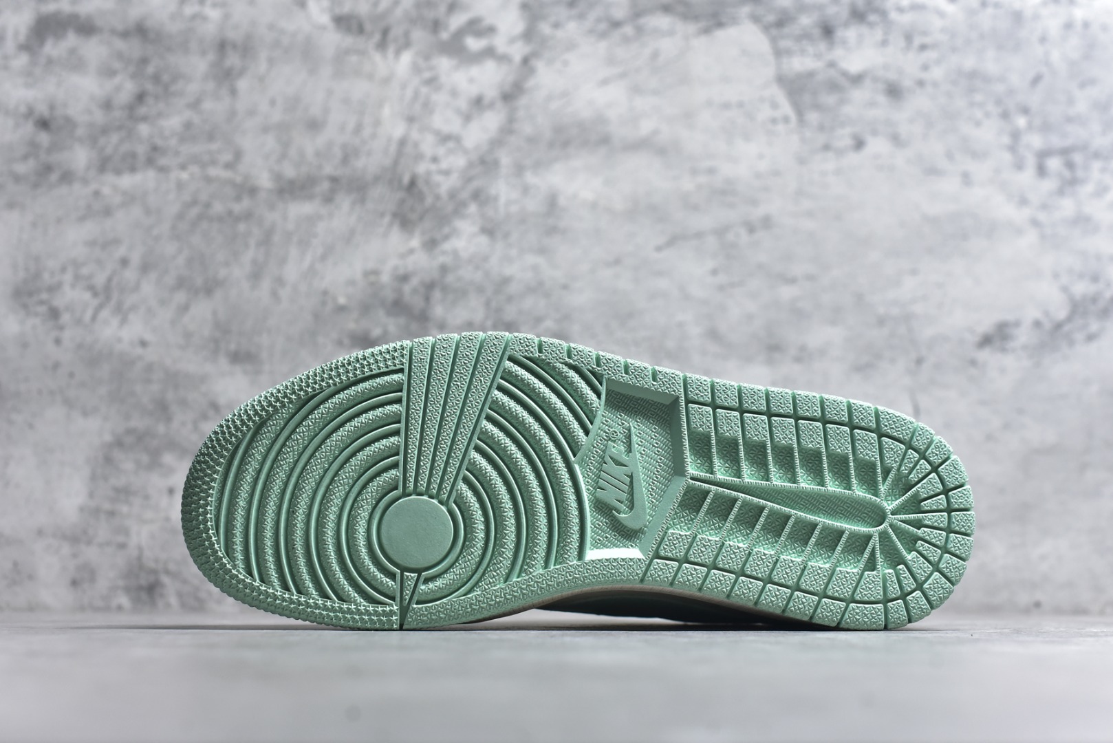 图片[6]-#海外爆款限量发售！ Travis Scott x Jordan 1 Low “Labubu拉布布联名” 高端定制 乔丹倒勾低帮休闲板鞋 大厂纯原品质出货 纯正版型 定制鞋盒 皮料切割干净无任何毛边 细节完美 超高清洁度 货号：DD7866-115 尺码：36 36.5 37.5 38 38.5 39 40 40.5 41 42 42.5 43 44 44.5 45-选品中心