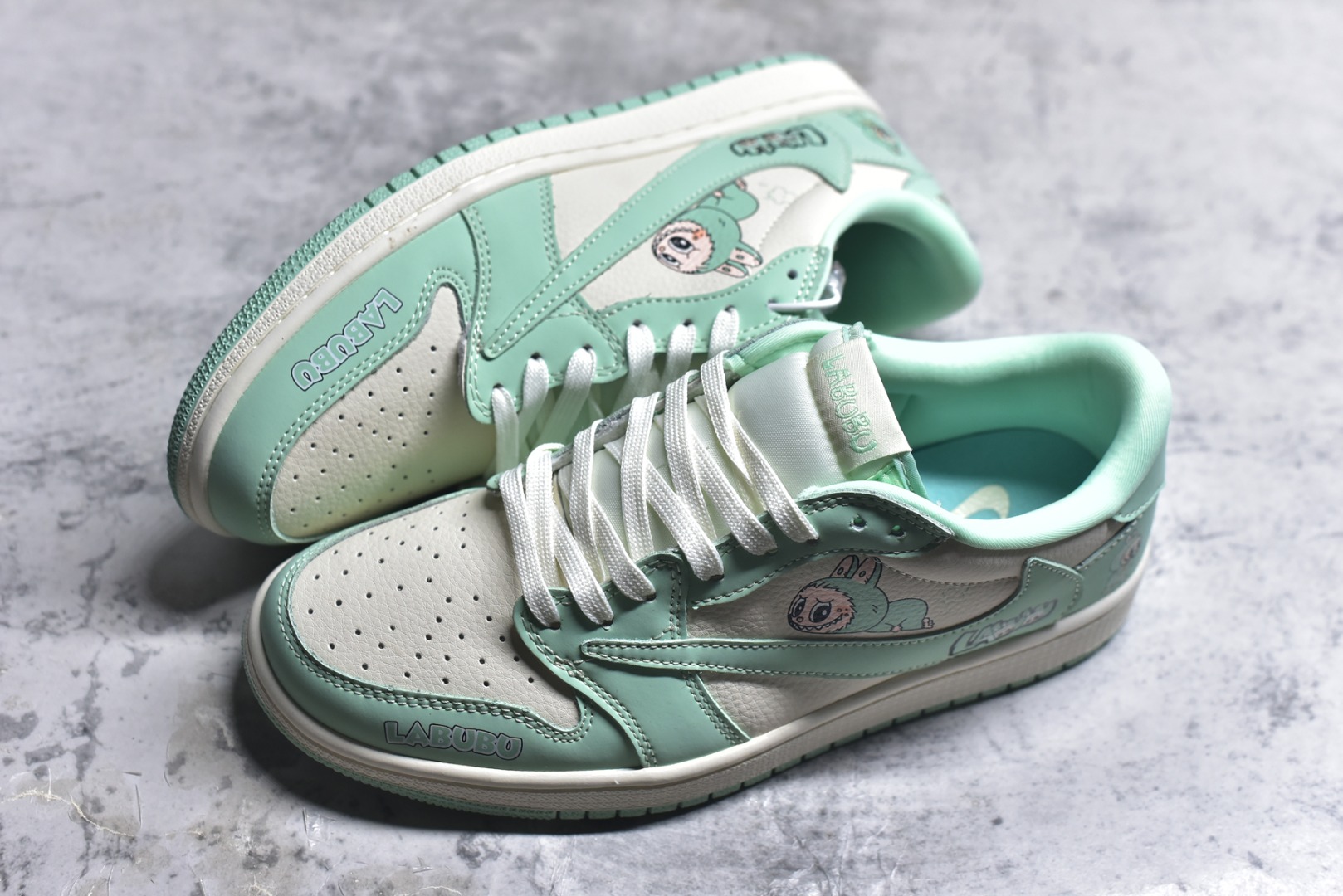 图片[7]-#海外爆款限量发售！ Travis Scott x Jordan 1 Low “Labubu拉布布联名” 高端定制 乔丹倒勾低帮休闲板鞋 大厂纯原品质出货 纯正版型 定制鞋盒 皮料切割干净无任何毛边 细节完美 超高清洁度 货号：DD7866-115 尺码：36 36.5 37.5 38 38.5 39 40 40.5 41 42 42.5 43 44 44.5 45-选品中心