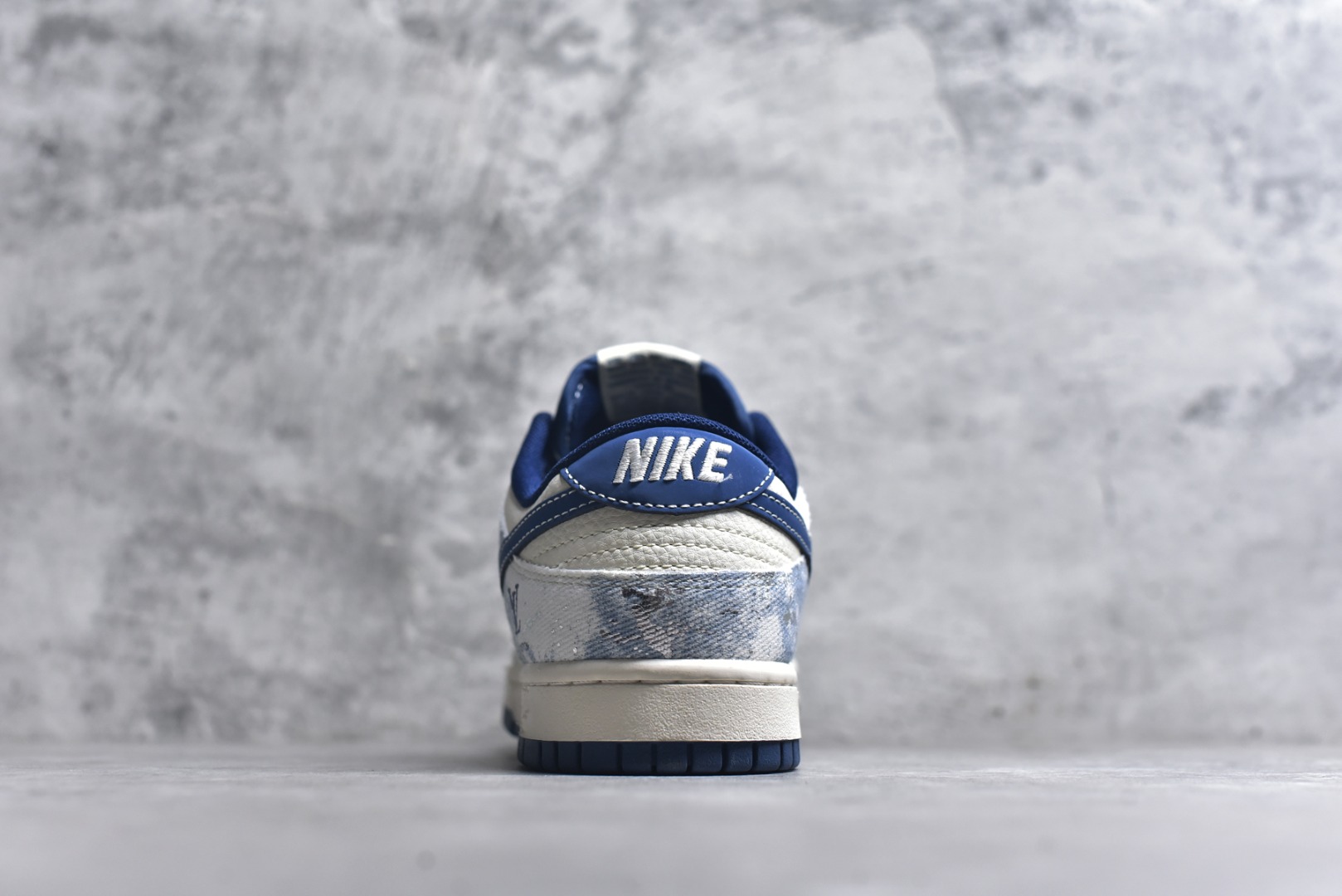 图片[5]-#海外爆款限量发售！Nike Air Dunk LOW 1“LV联名——今年最流行配色搭配，海外潮流爆款 低帮 复古 减震 防滑 耐磨 篮球鞋 定制鞋盒 大厂纯原品质出货 超高清洁度 皮料切割干净无任何毛边 细节完美 货号：JP1628-019 尺码：36 36.5 37.5 38 38.5 39 40 40.5 41 42 42.5 43 44 44.5 45-选品中心