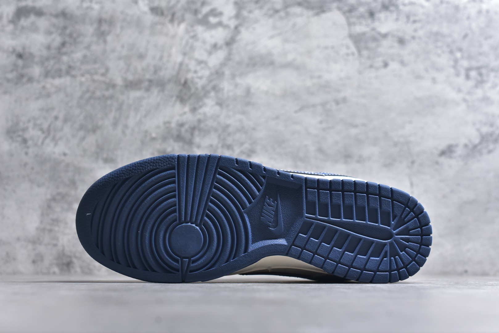 图片[6]-#海外爆款限量发售！Nike Air Dunk LOW 1“LV联名——今年最流行配色搭配，海外潮流爆款 低帮 复古 减震 防滑 耐磨 篮球鞋 定制鞋盒 大厂纯原品质出货 超高清洁度 皮料切割干净无任何毛边 细节完美 货号：JP1628-019 尺码：36 36.5 37.5 38 38.5 39 40 40.5 41 42 42.5 43 44 44.5 45-选品中心