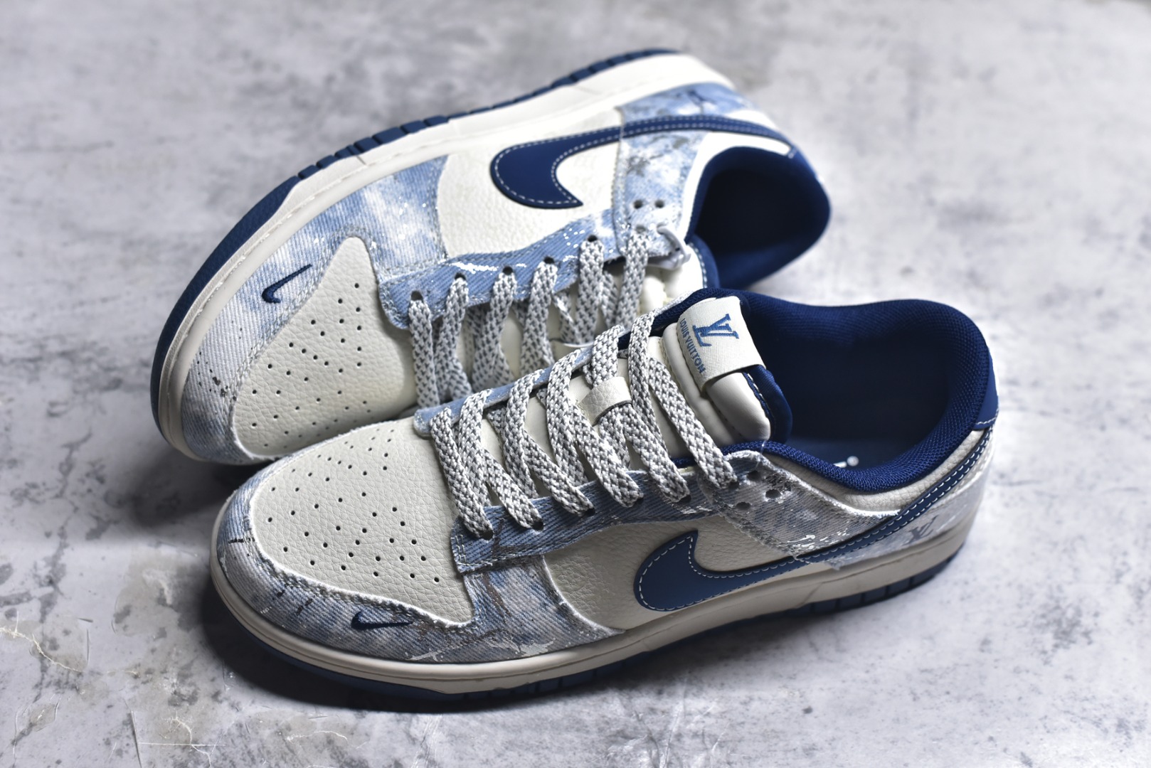 图片[7]-#海外爆款限量发售！Nike Air Dunk LOW 1“LV联名——今年最流行配色搭配，海外潮流爆款 低帮 复古 减震 防滑 耐磨 篮球鞋 定制鞋盒 大厂纯原品质出货 超高清洁度 皮料切割干净无任何毛边 细节完美 货号：JP1628-019 尺码：36 36.5 37.5 38 38.5 39 40 40.5 41 42 42.5 43 44 44.5 45-选品中心