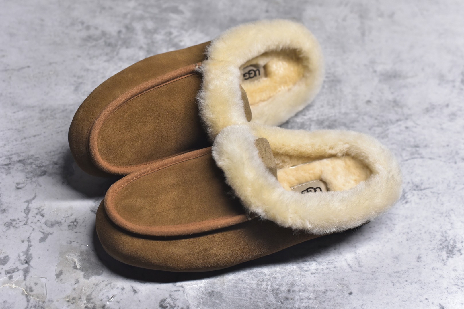 图片[7]-#X1 全网最齐 ugg 130个配色 市面顶级版本 UGG 25款 安斯利一脚蹬懒人鞋系列 可可粉 广州外贸大厂生产 鞋头到鞋垫真羊皮毛一体 独立外盒包装 芯片 带防水工艺 区别市面任何版本 独立原版开发大底 羊绒鞋垫 冬季保暖外出 家居都是很适合的选择 近年uug推出款式系列 局部偏向年轻消费者喜好 也走到时尚潮流穿搭的前沿 鞋身材质 防泼水涂层翻毛皮鞋面 17毫米UGGPURE™植入式羊毛内底 轻便防滑舒适橡胶外底 带有品牌LOGO商标 带全套包装 尺码： 35 36 37 38 39 40-选品中心