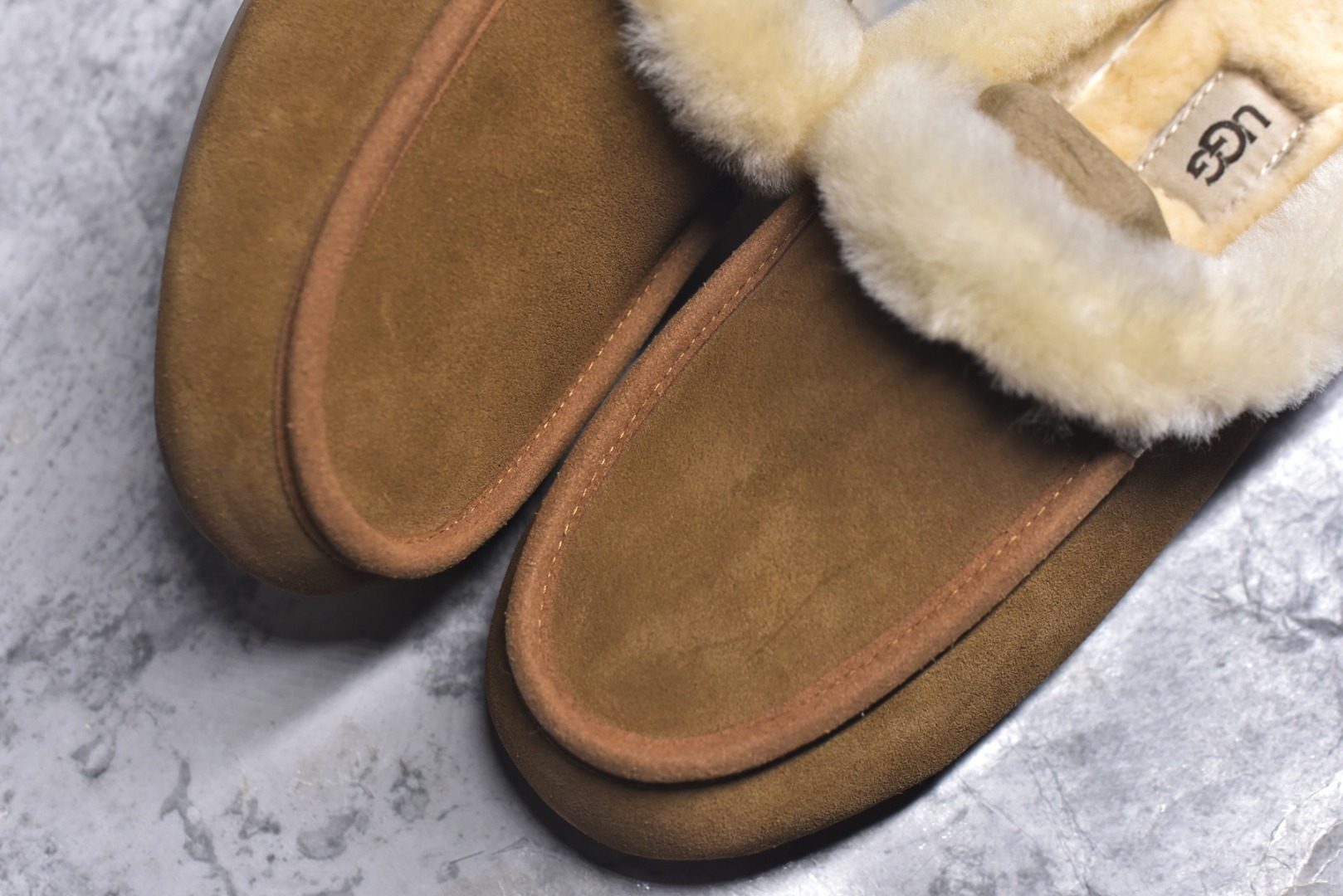 图片[8]-#X1 全网最齐 ugg 130个配色 市面顶级版本 UGG 25款 安斯利一脚蹬懒人鞋系列 可可粉 广州外贸大厂生产 鞋头到鞋垫真羊皮毛一体 独立外盒包装 芯片 带防水工艺 区别市面任何版本 独立原版开发大底 羊绒鞋垫 冬季保暖外出 家居都是很适合的选择 近年uug推出款式系列 局部偏向年轻消费者喜好 也走到时尚潮流穿搭的前沿 鞋身材质 防泼水涂层翻毛皮鞋面 17毫米UGGPURE™植入式羊毛内底 轻便防滑舒适橡胶外底 带有品牌LOGO商标 带全套包装 尺码： 35 36 37 38 39 40-选品中心