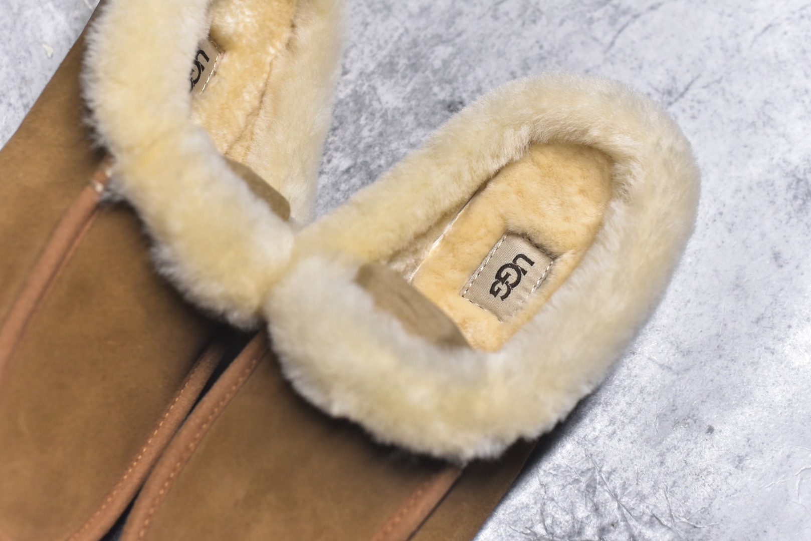 图片[9]-#X1 全网最齐 ugg 130个配色 市面顶级版本 UGG 25款 安斯利一脚蹬懒人鞋系列 可可粉 广州外贸大厂生产 鞋头到鞋垫真羊皮毛一体 独立外盒包装 芯片 带防水工艺 区别市面任何版本 独立原版开发大底 羊绒鞋垫 冬季保暖外出 家居都是很适合的选择 近年uug推出款式系列 局部偏向年轻消费者喜好 也走到时尚潮流穿搭的前沿 鞋身材质 防泼水涂层翻毛皮鞋面 17毫米UGGPURE™植入式羊毛内底 轻便防滑舒适橡胶外底 带有品牌LOGO商标 带全套包装 尺码： 35 36 37 38 39 40-选品中心