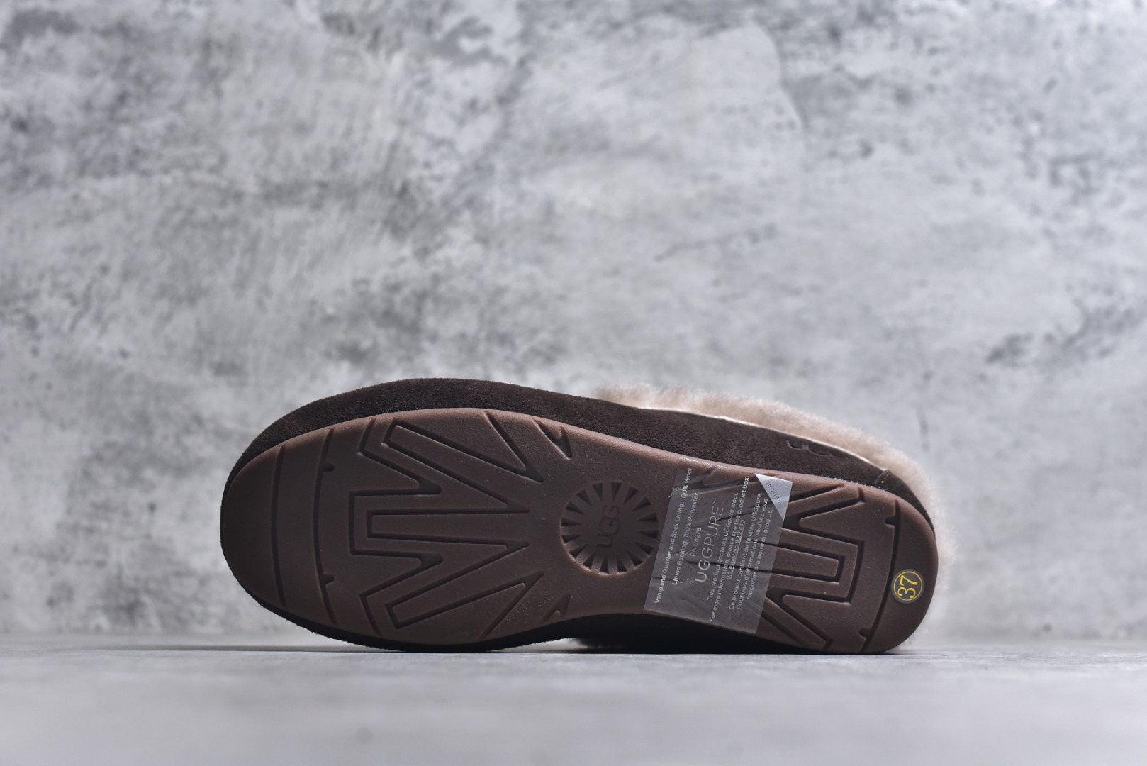 图片[6]-#X1 全网最齐 ugg 130个配色 市面顶级版本 UGG 25款 安斯利一脚蹬懒人鞋系列 可可粉 广州外贸大厂生产 鞋头到鞋垫真羊皮毛一体 独立外盒包装 芯片 带防水工艺 区别市面任何版本 独立原版开发大底 羊绒鞋垫 冬季保暖外出 家居都是很适合的选择 近年uug推出款式系列 局部偏向年轻消费者喜好 也走到时尚潮流穿搭的前沿 鞋身材质 防泼水涂层翻毛皮鞋面 17毫米UGGPURE™植入式羊毛内底 轻便防滑舒适橡胶外底 带有品牌LOGO商标 带全套包装 尺码： 35 36 37 38 39 40-选品中心