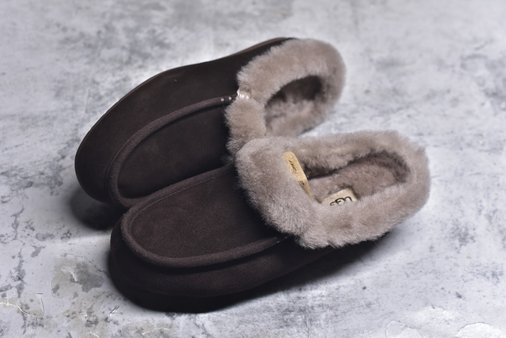 图片[7]-#X1 全网最齐 ugg 130个配色 市面顶级版本 UGG 25款 安斯利一脚蹬懒人鞋系列 可可粉 广州外贸大厂生产 鞋头到鞋垫真羊皮毛一体 独立外盒包装 芯片 带防水工艺 区别市面任何版本 独立原版开发大底 羊绒鞋垫 冬季保暖外出 家居都是很适合的选择 近年uug推出款式系列 局部偏向年轻消费者喜好 也走到时尚潮流穿搭的前沿 鞋身材质 防泼水涂层翻毛皮鞋面 17毫米UGGPURE™植入式羊毛内底 轻便防滑舒适橡胶外底 带有品牌LOGO商标 带全套包装 尺码： 35 36 37 38 39 40-选品中心