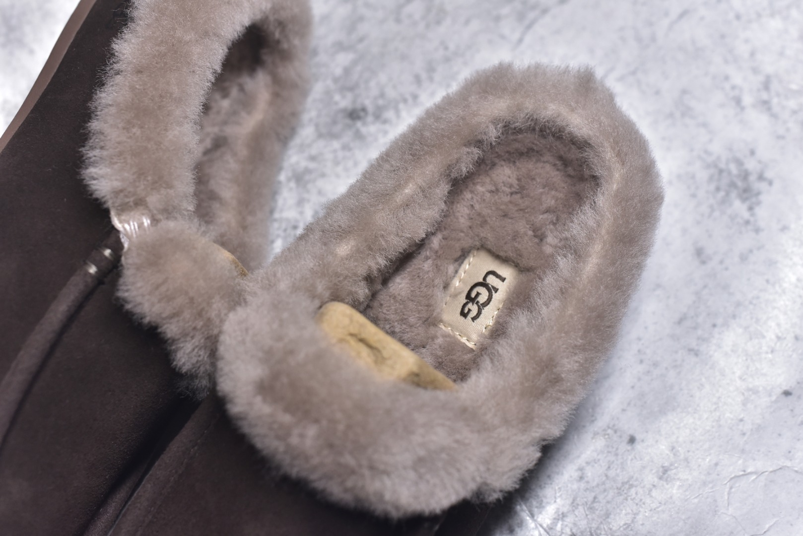 图片[9]-#X1 全网最齐 ugg 130个配色 市面顶级版本 UGG 25款 安斯利一脚蹬懒人鞋系列 可可粉 广州外贸大厂生产 鞋头到鞋垫真羊皮毛一体 独立外盒包装 芯片 带防水工艺 区别市面任何版本 独立原版开发大底 羊绒鞋垫 冬季保暖外出 家居都是很适合的选择 近年uug推出款式系列 局部偏向年轻消费者喜好 也走到时尚潮流穿搭的前沿 鞋身材质 防泼水涂层翻毛皮鞋面 17毫米UGGPURE™植入式羊毛内底 轻便防滑舒适橡胶外底 带有品牌LOGO商标 带全套包装 尺码： 35 36 37 38 39 40-选品中心