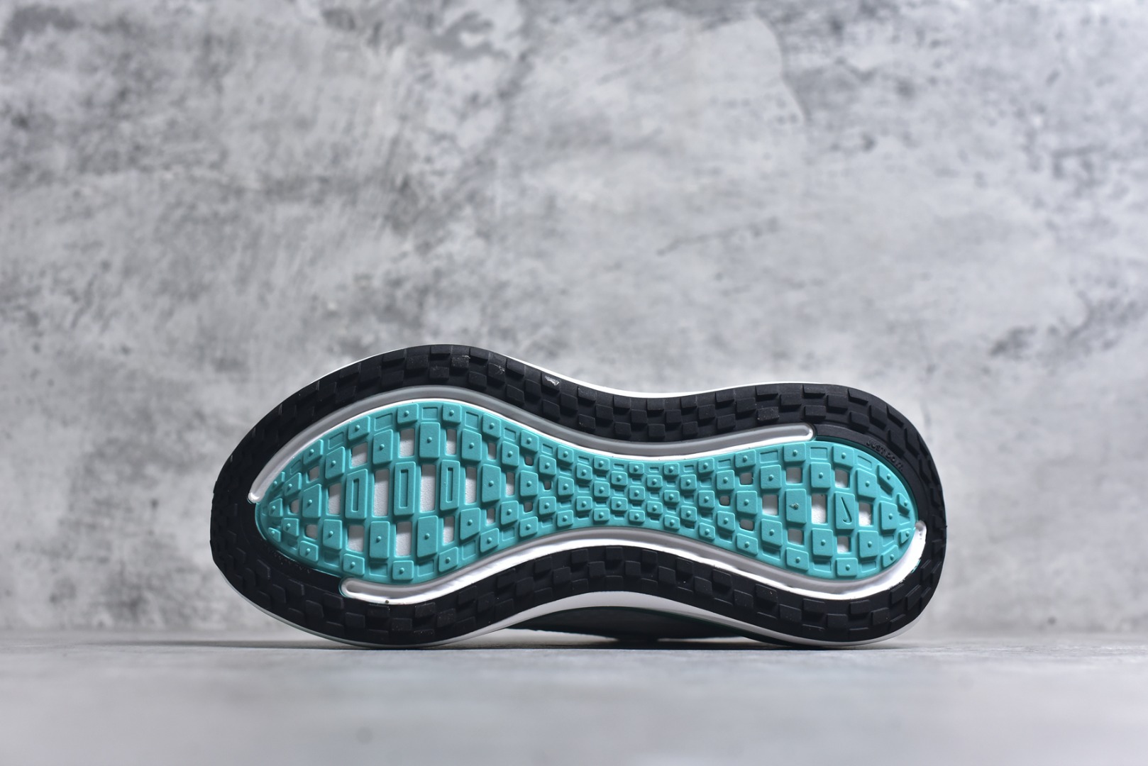 图片[6]-#NIKE VOMERO PLUS V18PLUS 登月 白绿 HV8154-100 女鞋 36 36.5 37.5 38 38.5 39 40-选品中心