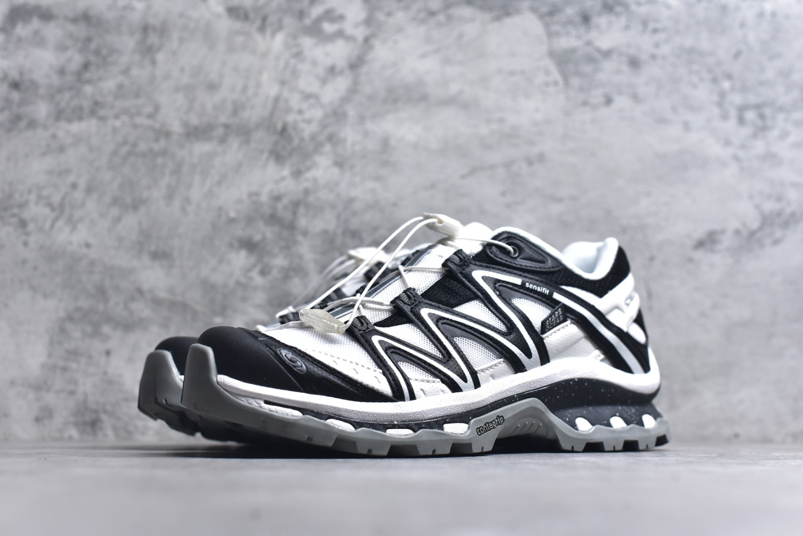 图片[2]-#Salomon XT-QUEST GTX 萨洛蒙户外越野跑鞋 410523 27 #鞋面采用SENSIFIT贴合技术 全方位贴合包裹脚型 鞋跟部鞋底牵引设计 提供强大的抓地性能 更适应野外崎岖不平的道路 其3D ADVANCED CHASSIS底盘 材料轻量大化 钉齿设计更具稳定性、防护性 鞋底易磨损区运用CONTAGRIP高耐磨材料 应对城市硬质路面长距离跑考验 尺码：36-46-选品中心