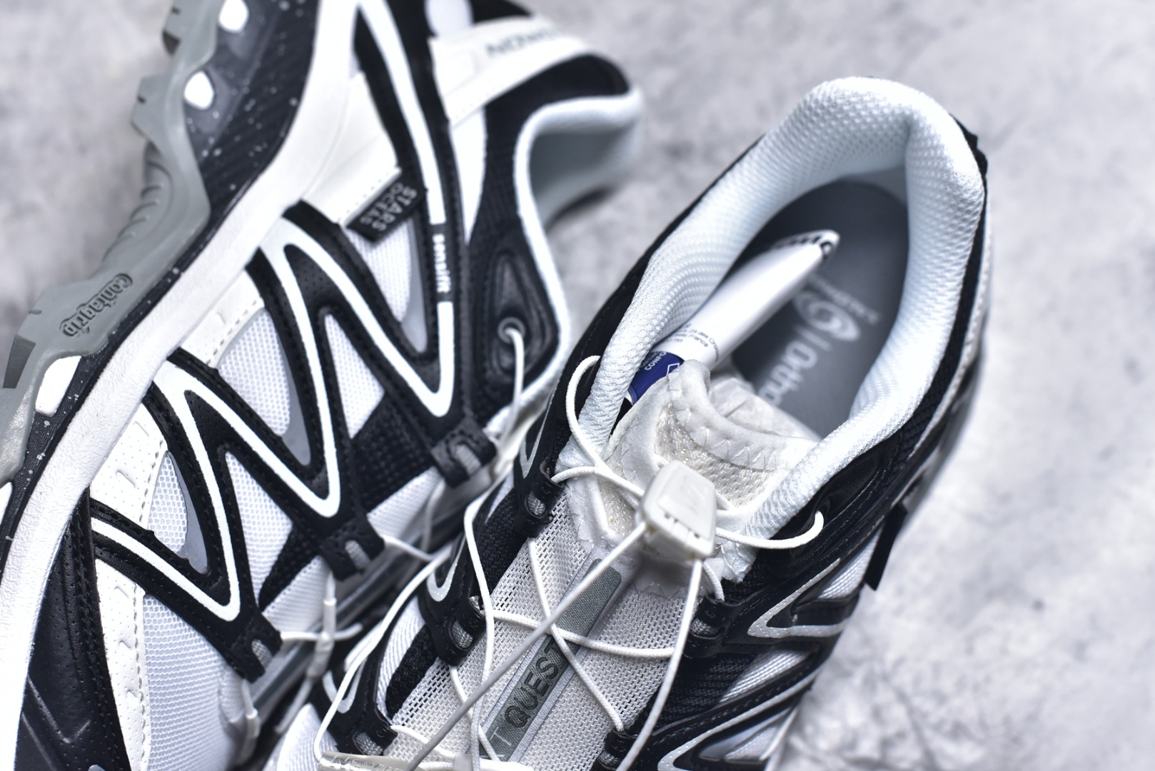 图片[9]-#Salomon XT-QUEST GTX 萨洛蒙户外越野跑鞋 410523 27 #鞋面采用SENSIFIT贴合技术 全方位贴合包裹脚型 鞋跟部鞋底牵引设计 提供强大的抓地性能 更适应野外崎岖不平的道路 其3D ADVANCED CHASSIS底盘 材料轻量大化 钉齿设计更具稳定性、防护性 鞋底易磨损区运用CONTAGRIP高耐磨材料 应对城市硬质路面长距离跑考验 尺码：36-46-选品中心