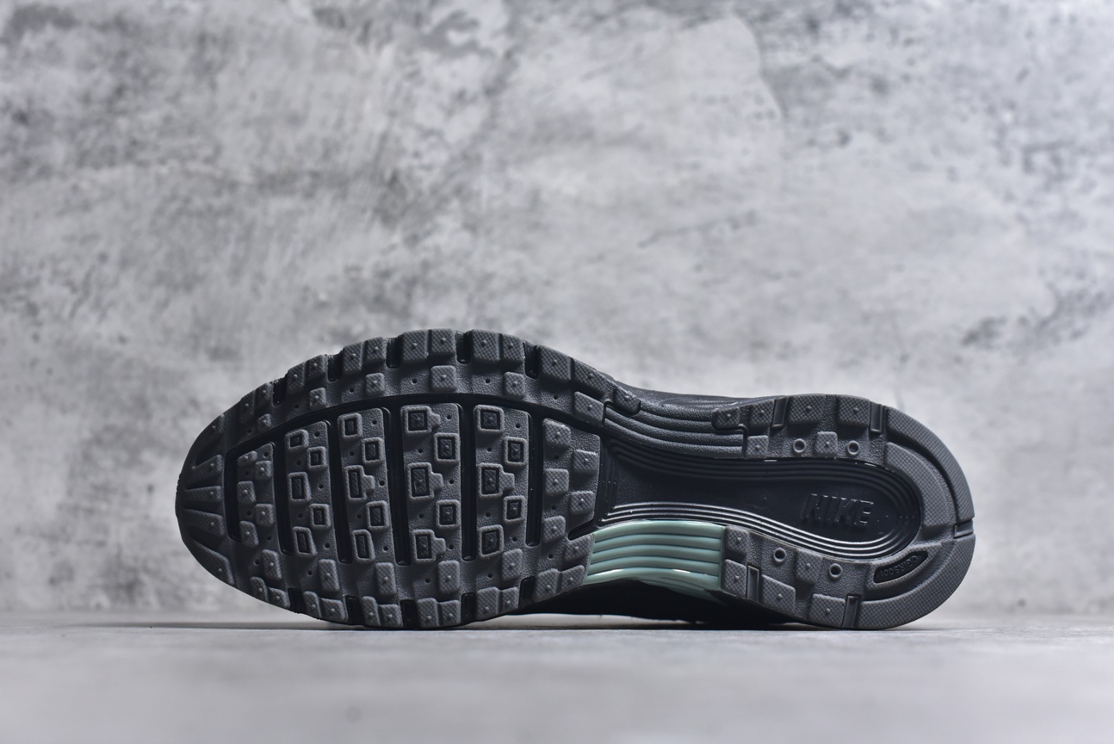 图片[6]-#NK P-6000 系列低帮复古老爹风休闲运动舒适慢跑鞋 IM5997-060 购入原鞋原装纸板楦头开发 独家私模四层组合大底 市场唯一正确版本 良心定价 新配色陆续出货 进口三文治网面 融合 Pegasus 过往运动鞋设计 助力 21 世纪早期跑步运动跃升时尚新高度 采用透气网眼布、运动风格线条和耐穿覆面 兼具吸睛外观和舒适感受 中底泡绵以田径赛道为灵感 打造厚实设计 缔造出众缓震性能 尺码：36 36.5 37.5 38 38.5 39 40 40.5 41 42 42.5 43 44 44.5 45-选品中心