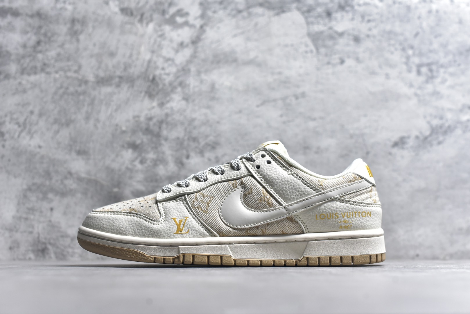 #海外爆款限量发售！Nike Air Dunk LOW 1“LV联名——牛仔棕拼接 ”经典牛仔蓝红搭配 满天星鞋带 海外潮流爆款 低帮 复古 减震 防滑 耐磨 篮球鞋 定制鞋盒 大厂纯原品质出货 超高清洁度 皮料切割干净无任何毛边 细节完美 货号：JP1628-007 尺码：36 36.5 37.5 38 38.5 39 40 40.5 41 42 42.5 43 44 44.5 45-选品中心