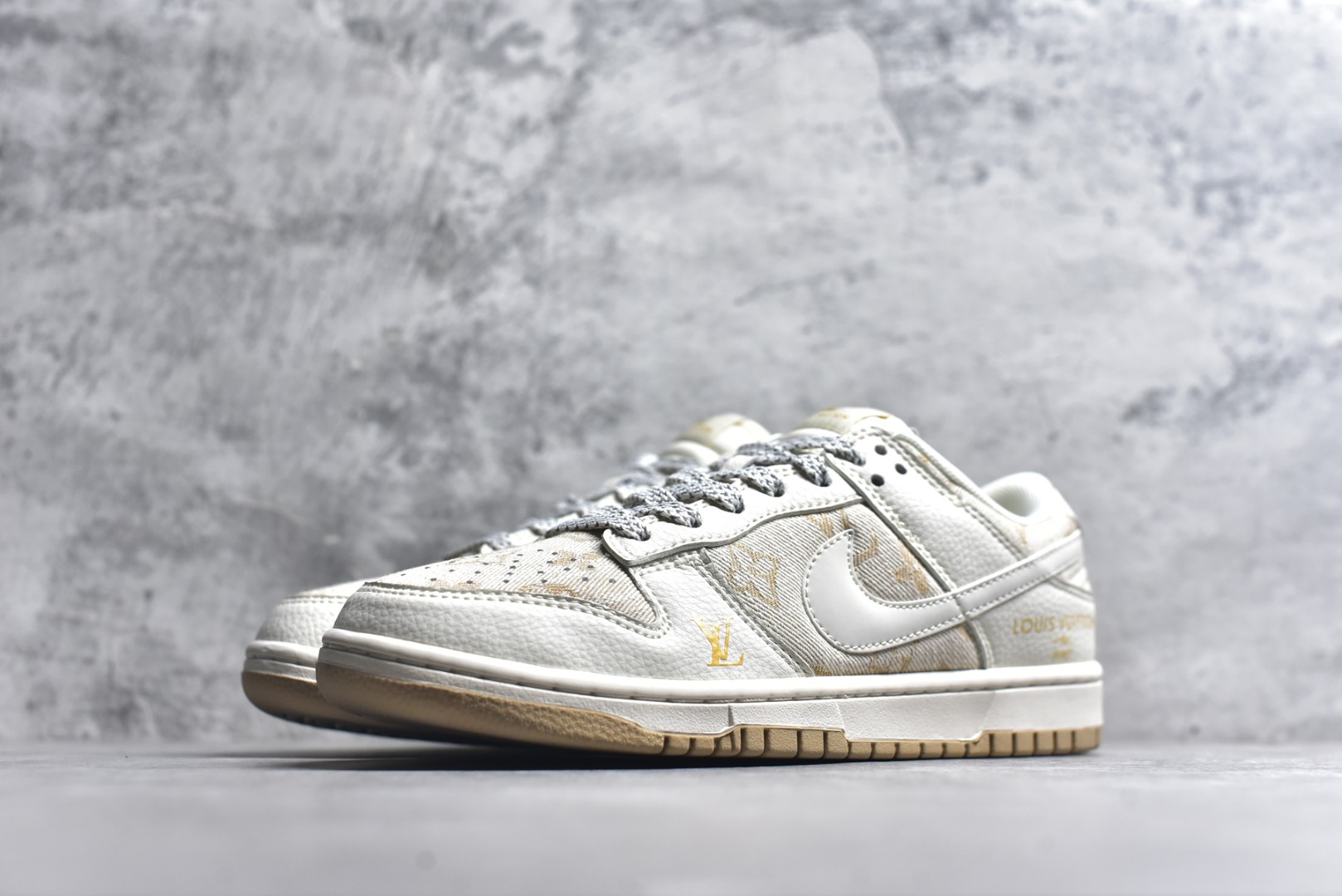 图片[2]-#海外爆款限量发售！Nike Air Dunk LOW 1“LV联名——牛仔棕拼接 ”经典牛仔蓝红搭配 满天星鞋带 海外潮流爆款 低帮 复古 减震 防滑 耐磨 篮球鞋 定制鞋盒 大厂纯原品质出货 超高清洁度 皮料切割干净无任何毛边 细节完美 货号：JP1628-007 尺码：36 36.5 37.5 38 38.5 39 40 40.5 41 42 42.5 43 44 44.5 45-选品中心