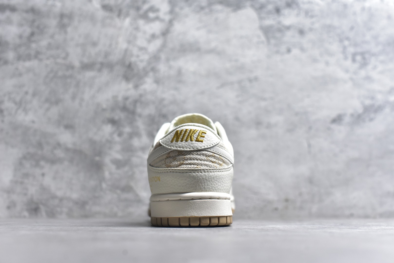 图片[5]-#海外爆款限量发售！Nike Air Dunk LOW 1“LV联名——牛仔棕拼接 ”经典牛仔蓝红搭配 满天星鞋带 海外潮流爆款 低帮 复古 减震 防滑 耐磨 篮球鞋 定制鞋盒 大厂纯原品质出货 超高清洁度 皮料切割干净无任何毛边 细节完美 货号：JP1628-007 尺码：36 36.5 37.5 38 38.5 39 40 40.5 41 42 42.5 43 44 44.5 45-选品中心
