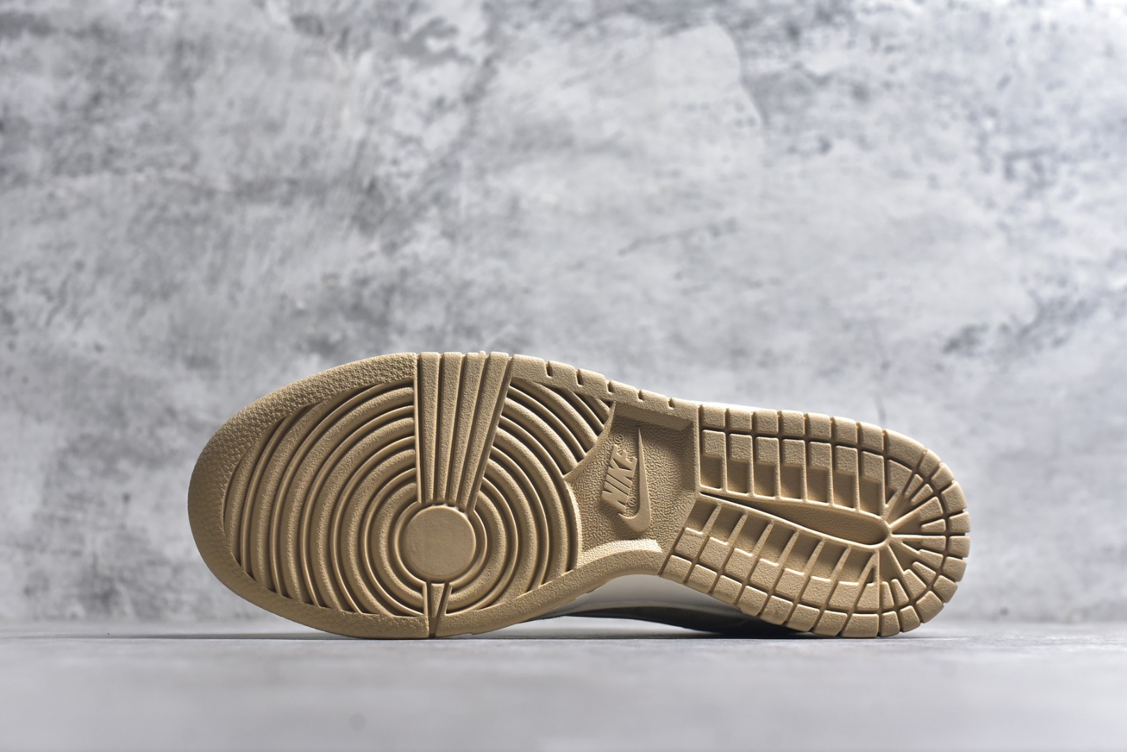 图片[6]-#海外爆款限量发售！Nike Air Dunk LOW 1“LV联名——牛仔棕拼接 ”经典牛仔蓝红搭配 满天星鞋带 海外潮流爆款 低帮 复古 减震 防滑 耐磨 篮球鞋 定制鞋盒 大厂纯原品质出货 超高清洁度 皮料切割干净无任何毛边 细节完美 货号：JP1628-007 尺码：36 36.5 37.5 38 38.5 39 40 40.5 41 42 42.5 43 44 44.5 45-选品中心