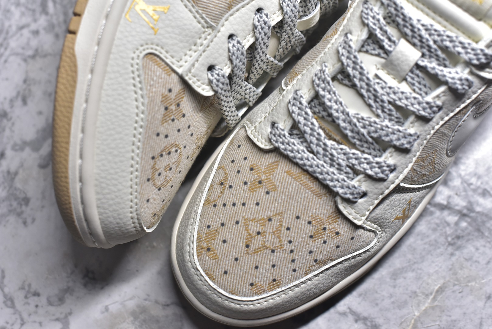 图片[8]-#海外爆款限量发售！Nike Air Dunk LOW 1“LV联名——牛仔棕拼接 ”经典牛仔蓝红搭配 满天星鞋带 海外潮流爆款 低帮 复古 减震 防滑 耐磨 篮球鞋 定制鞋盒 大厂纯原品质出货 超高清洁度 皮料切割干净无任何毛边 细节完美 货号：JP1628-007 尺码：36 36.5 37.5 38 38.5 39 40 40.5 41 42 42.5 43 44 44.5 45-选品中心