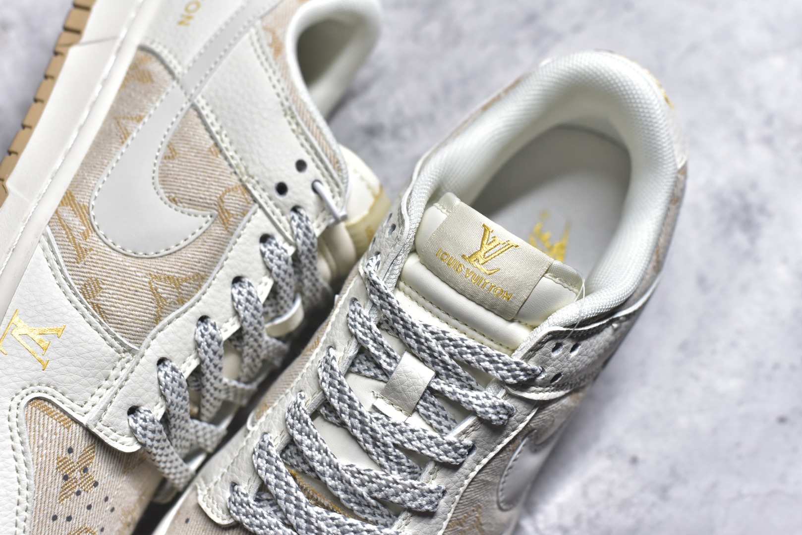 图片[9]-#海外爆款限量发售！Nike Air Dunk LOW 1“LV联名——牛仔棕拼接 ”经典牛仔蓝红搭配 满天星鞋带 海外潮流爆款 低帮 复古 减震 防滑 耐磨 篮球鞋 定制鞋盒 大厂纯原品质出货 超高清洁度 皮料切割干净无任何毛边 细节完美 货号：JP1628-007 尺码：36 36.5 37.5 38 38.5 39 40 40.5 41 42 42.5 43 44 44.5 45-选品中心