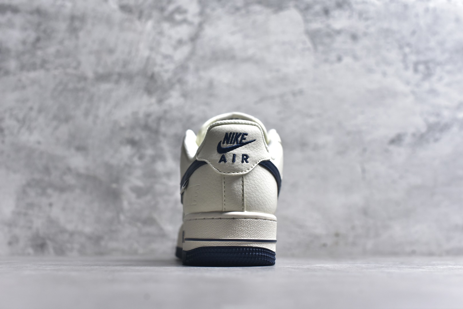 图片[5]-#海外限量发售！公司级NIke Air Force 1 \’07 Low “NIKE压纹——米白深蓝树纹”空军一号 低帮 运动鞋 休闲鞋 折边针车 工艺难度大 原楦头原纸板 原装鞋盒 定制五金配件 内置全掌气垫 原厂鞋底 货号：SM6668-122 尺码：36 36.5 37.5 38 38.5 39 40 40.5 41 42 42.5 43 44 44.5 45-选品中心