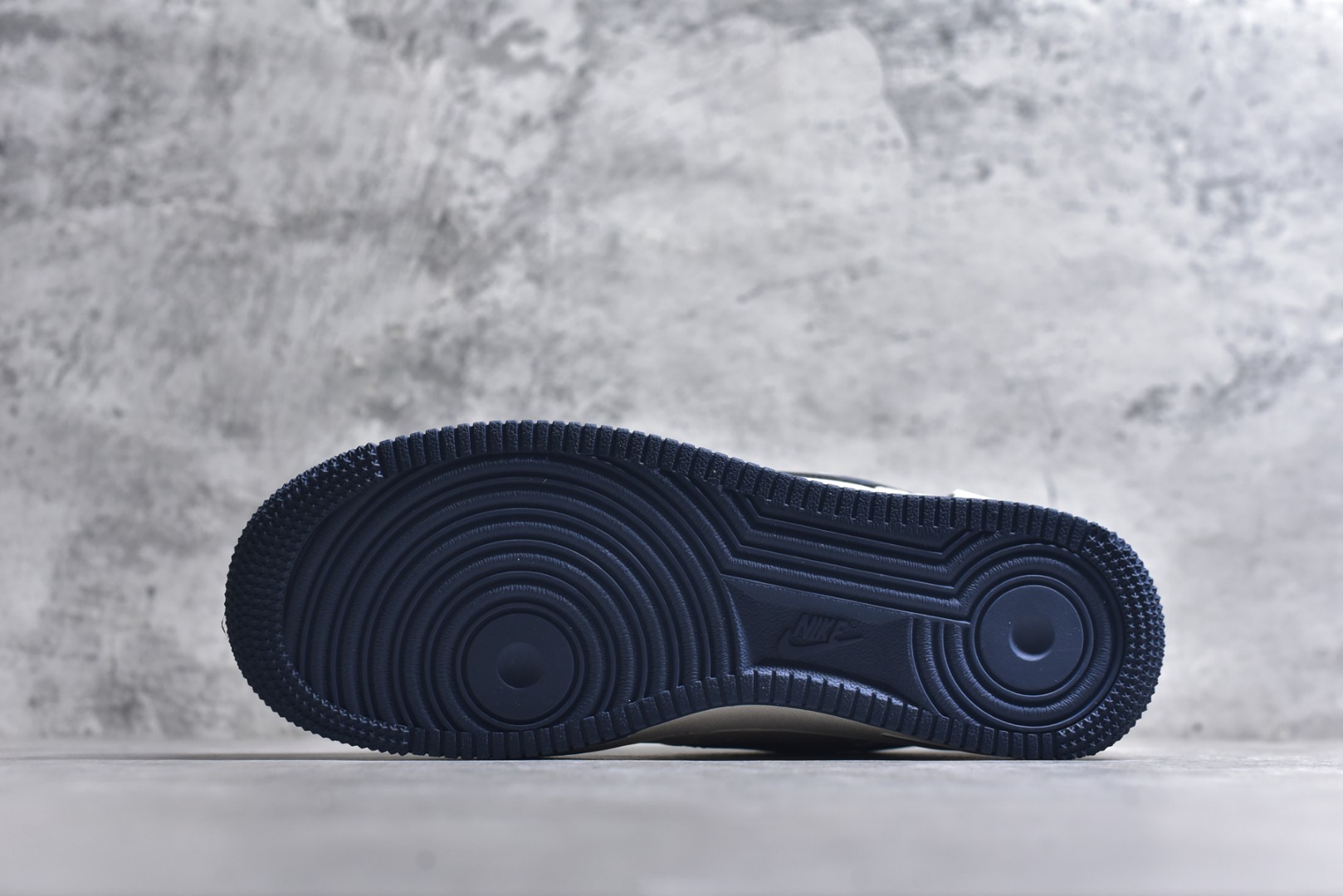 图片[6]-#海外限量发售！公司级NIke Air Force 1 \’07 Low “NIKE压纹——米白深蓝树纹”空军一号 低帮 运动鞋 休闲鞋 折边针车 工艺难度大 原楦头原纸板 原装鞋盒 定制五金配件 内置全掌气垫 原厂鞋底 货号：SM6668-122 尺码：36 36.5 37.5 38 38.5 39 40 40.5 41 42 42.5 43 44 44.5 45-选品中心