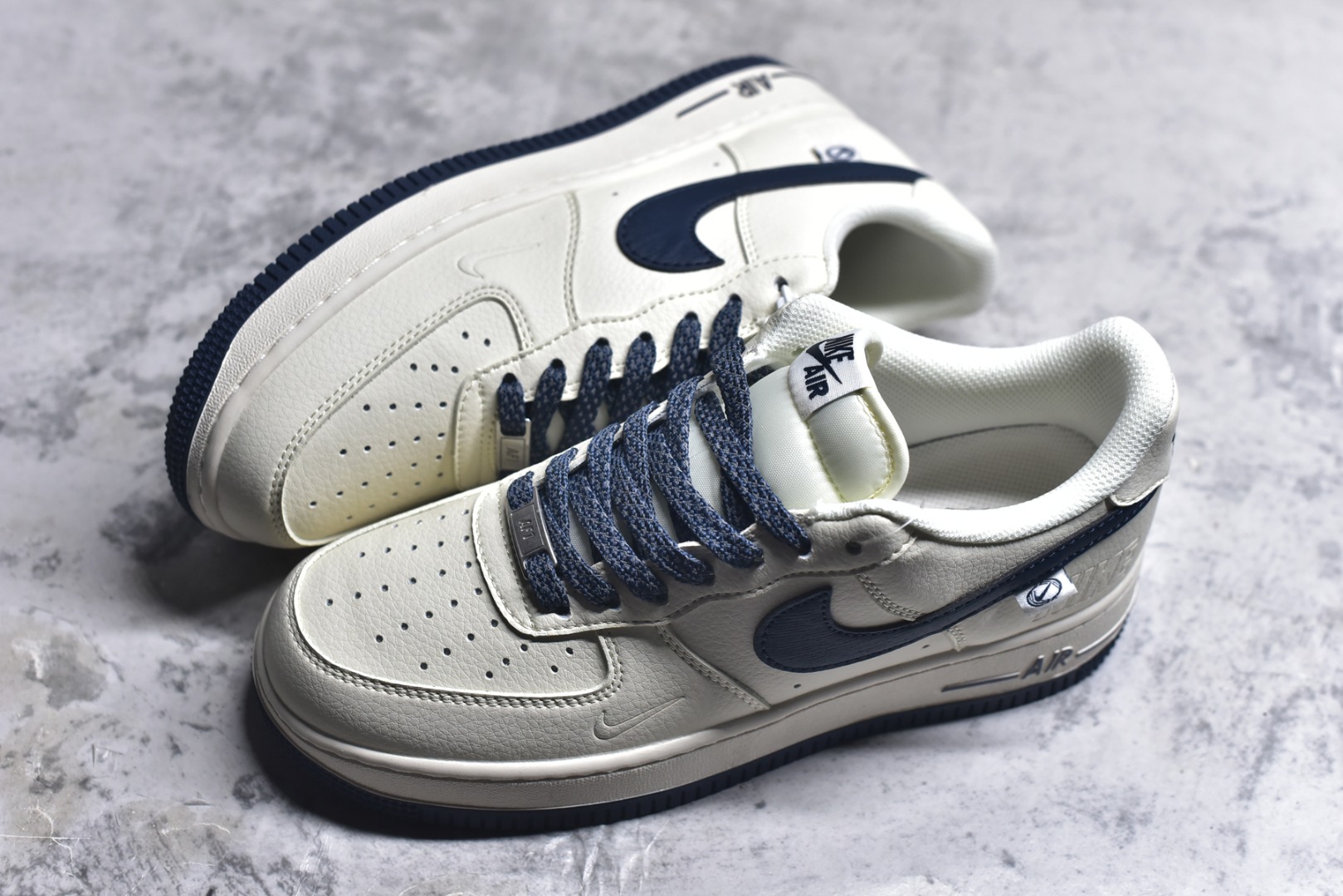 图片[7]-#海外限量发售！公司级NIke Air Force 1 \’07 Low “NIKE压纹——米白深蓝树纹”空军一号 低帮 运动鞋 休闲鞋 折边针车 工艺难度大 原楦头原纸板 原装鞋盒 定制五金配件 内置全掌气垫 原厂鞋底 货号：SM6668-122 尺码：36 36.5 37.5 38 38.5 39 40 40.5 41 42 42.5 43 44 44.5 45-选品中心